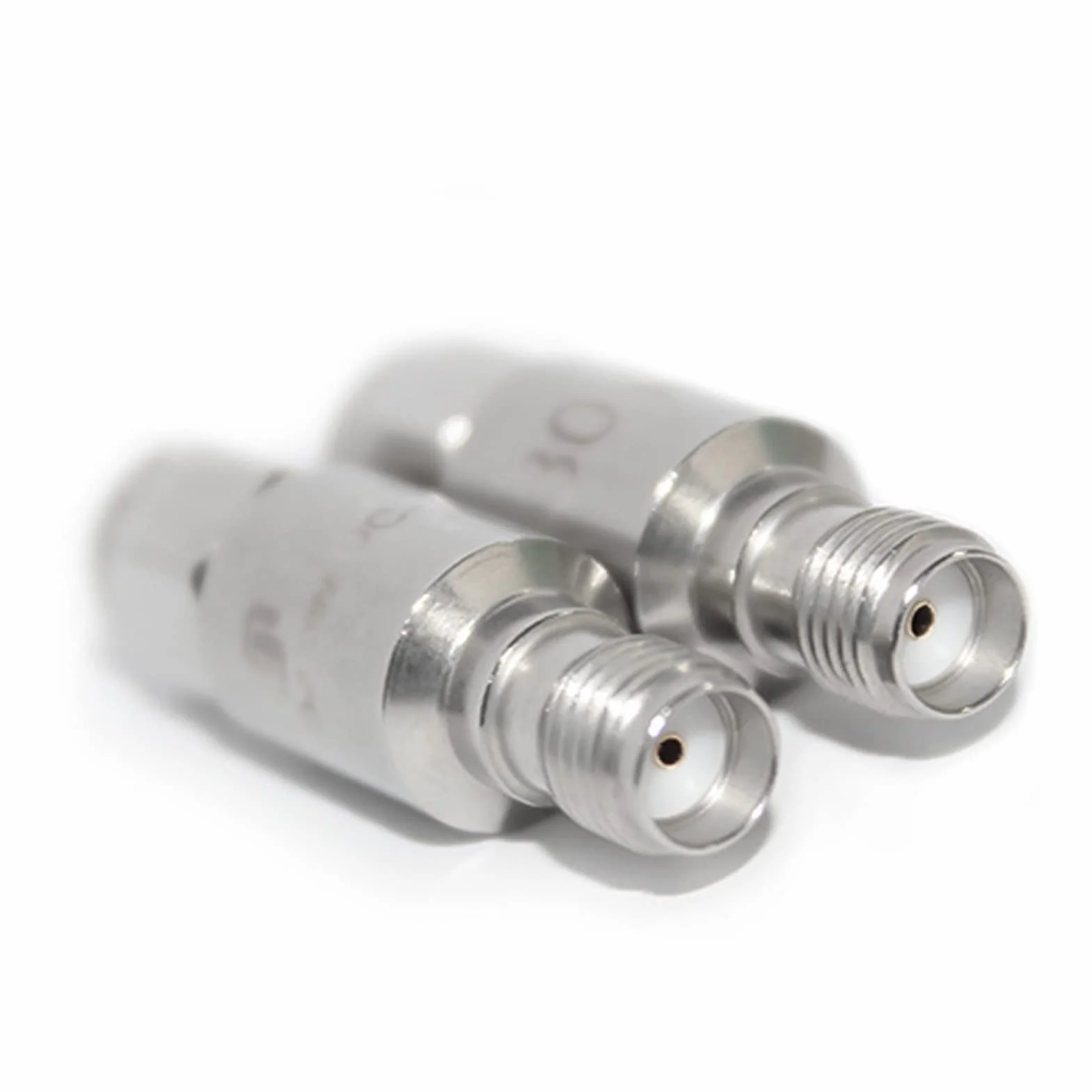 TOJOIN 2PCS Attenuatore Coassiale RF, da CC a 8GHz 50ohm Attenuatore Fisso da SMA Maschio a SMA Femmina, 2W 30dB per Comunicazioni Mobili Radar Dell'aviazione (2W 8G 30dB-2pcs)