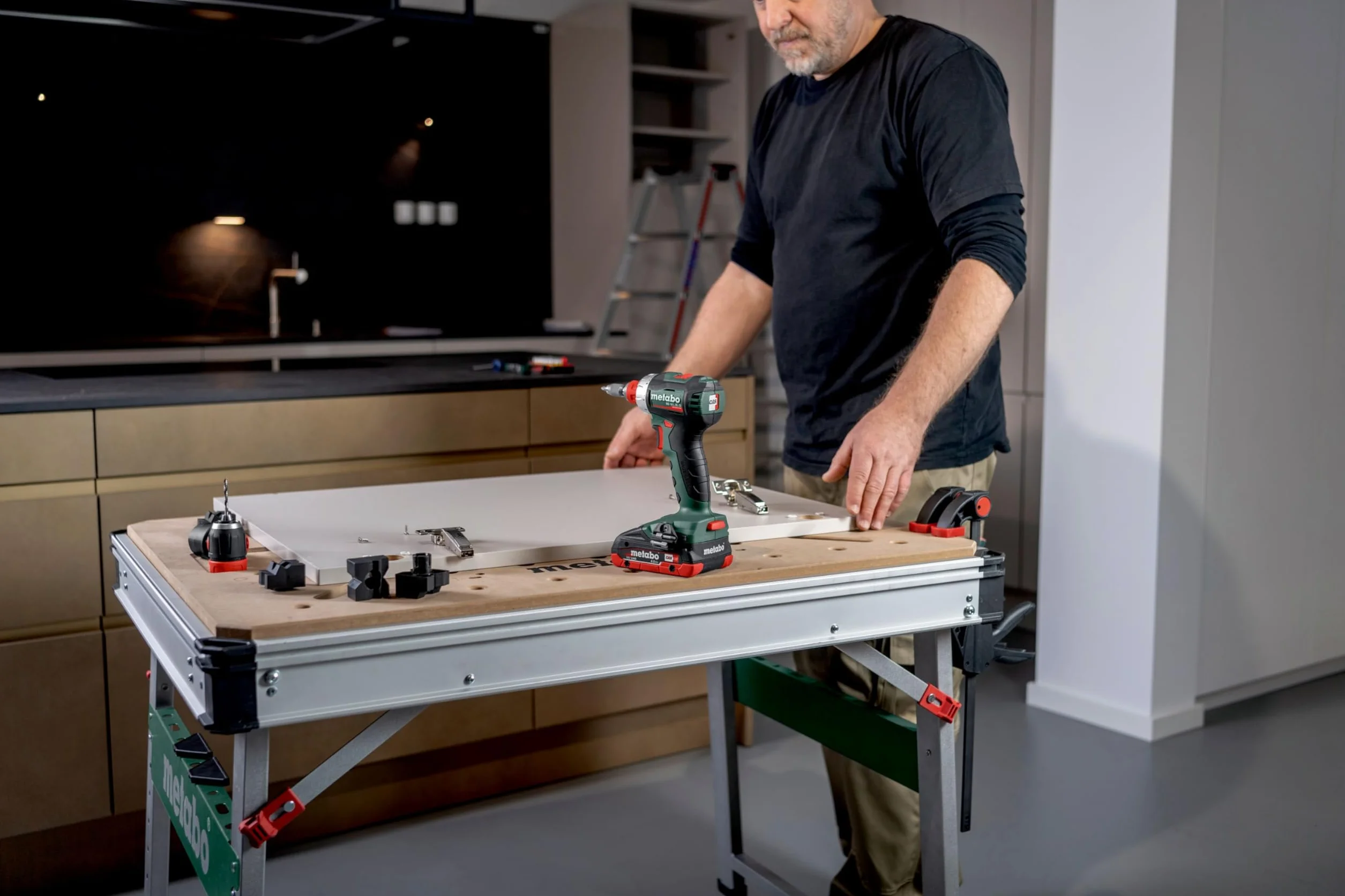 Metabo Tavolo multifunzione MWB 100, banco da lavoro mobile, tavolo da lavoro, banco da lavoro con gambe regolabili in altezza 626991000