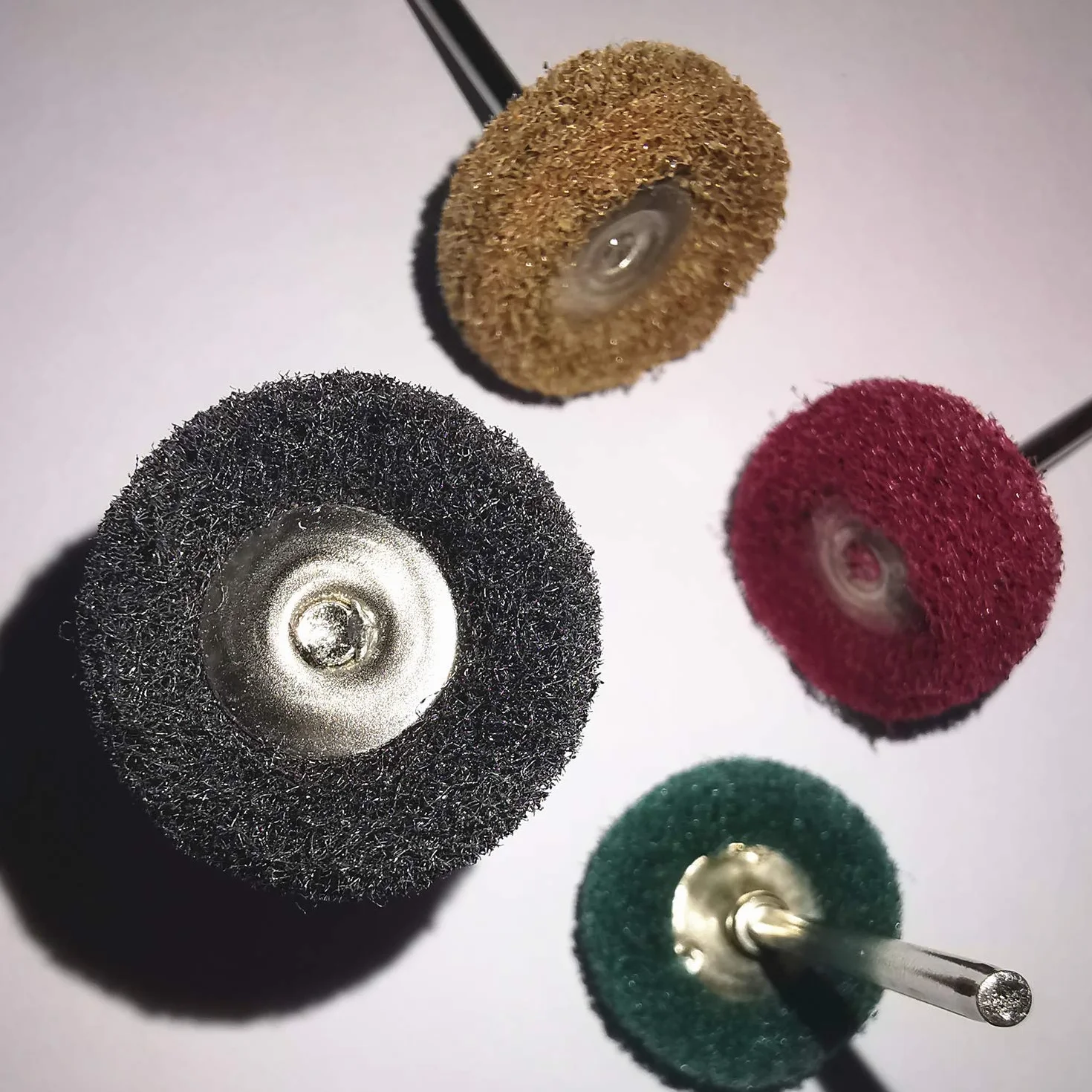Set 40 ruote abrasive 25 mm lucidatura utensili rotanti Dremel gambo 3 mm