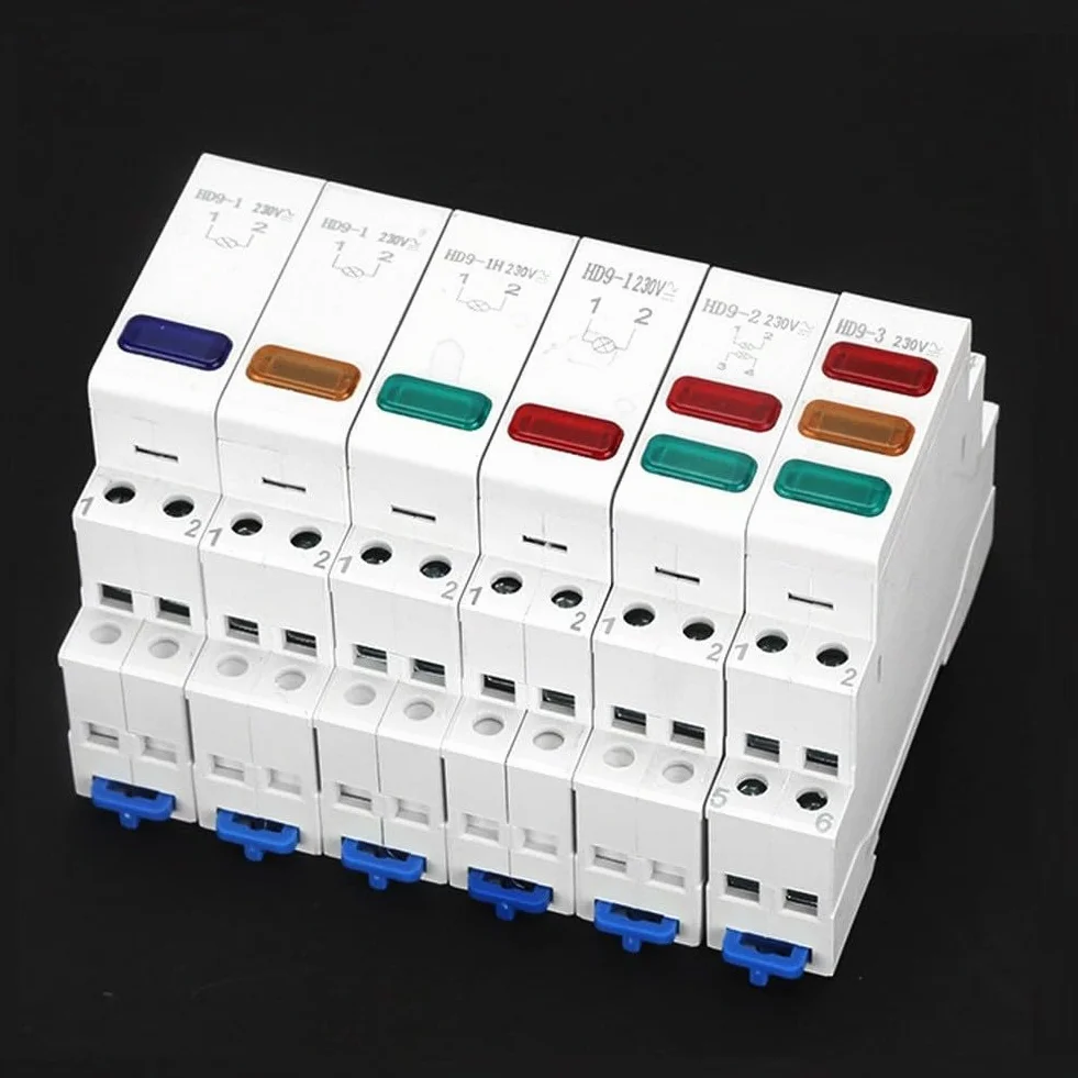 Lampada di segnalazione su guida DIN 230V AC con tecnologia di illuminazione a LED e alloggiamento termicamente stabile per ciclo di lavoro continuo (rosso+giallo+blu)