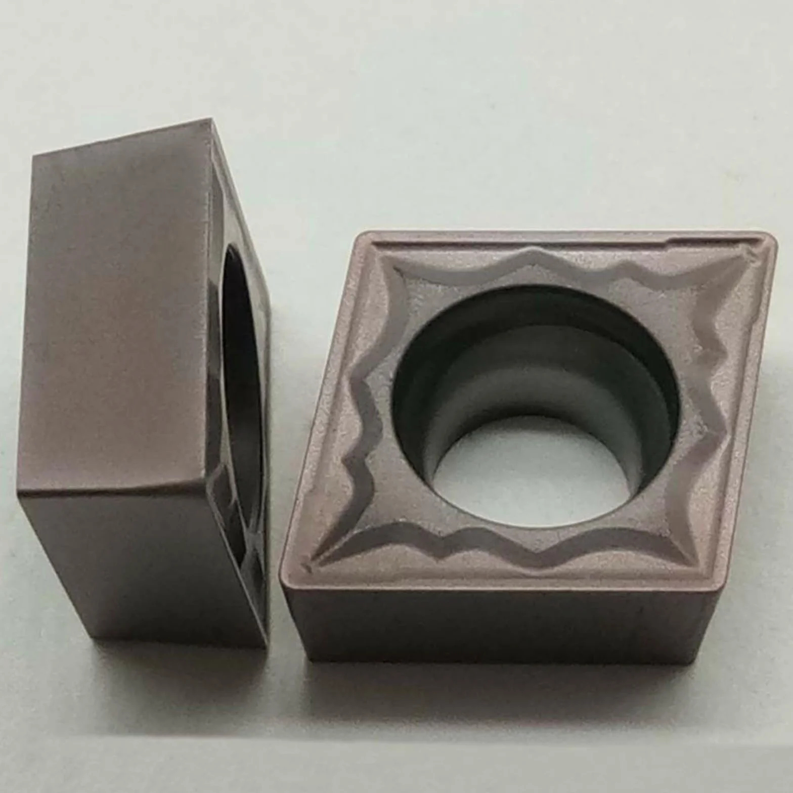 Inserti di tornitura in carburo CCMT09T304-HMP grado PC9030 per CNC metalli