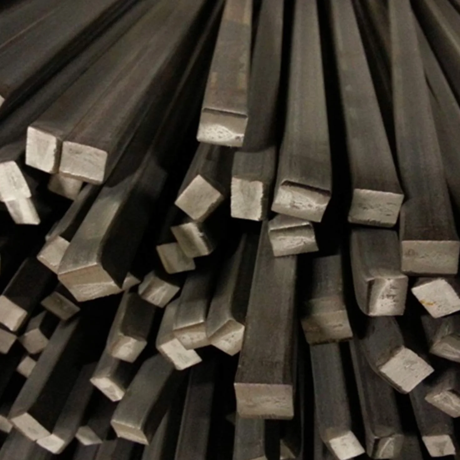 M.P. Metalli Barra quadrata in ferro pieno liscio 10x10x1000 mm Set da 2 pezzi Made in Italy