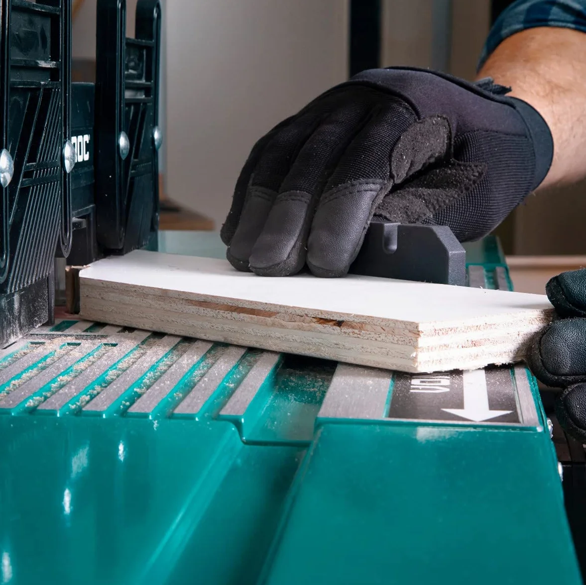 VONROC Banco Tavolo Universale per Fresatrici - Superficie 870x335mm, Potenza 1800W, Costruzione Robusta in Metallo, Sicurezza e Pulizia Ottimali