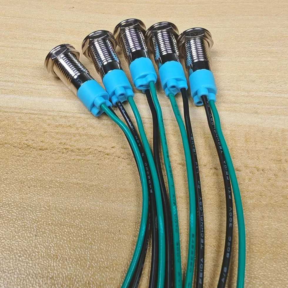 Gebildet 5pcs 8mm 3V-4.5V-5V-6V-7.5V-9V LED Indicatore Luminoso in Metallo Lampada di Segnalazione Impermeabile con Filo (Rosso/Arancione/Blu/Verde/Bianco)