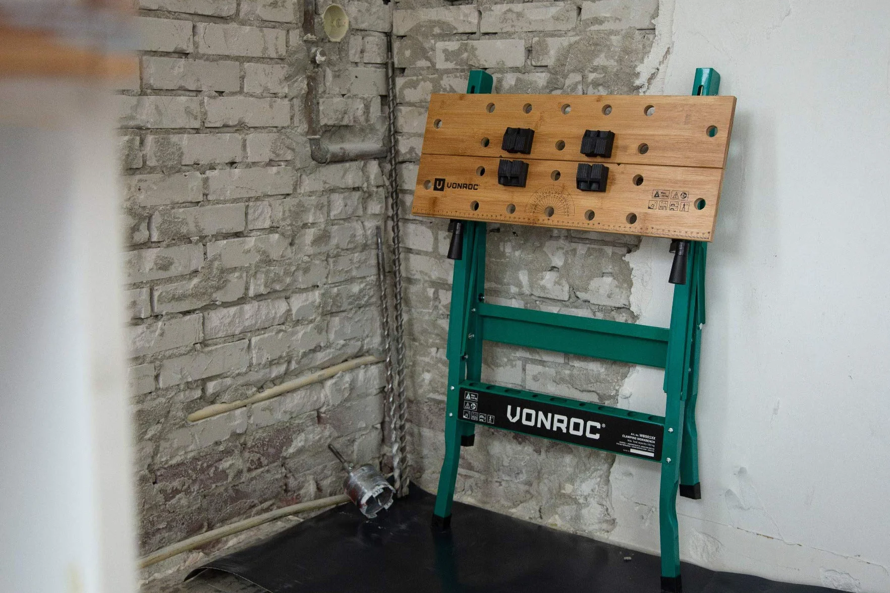 VONROC Banco da lavoro richiudibile in legno di bambù. Portata massima 150 kg, pieghevole. Dimensioni: Larghezza: 520 mm - Altezza: 775 mm - Lunghezza: 635 mm