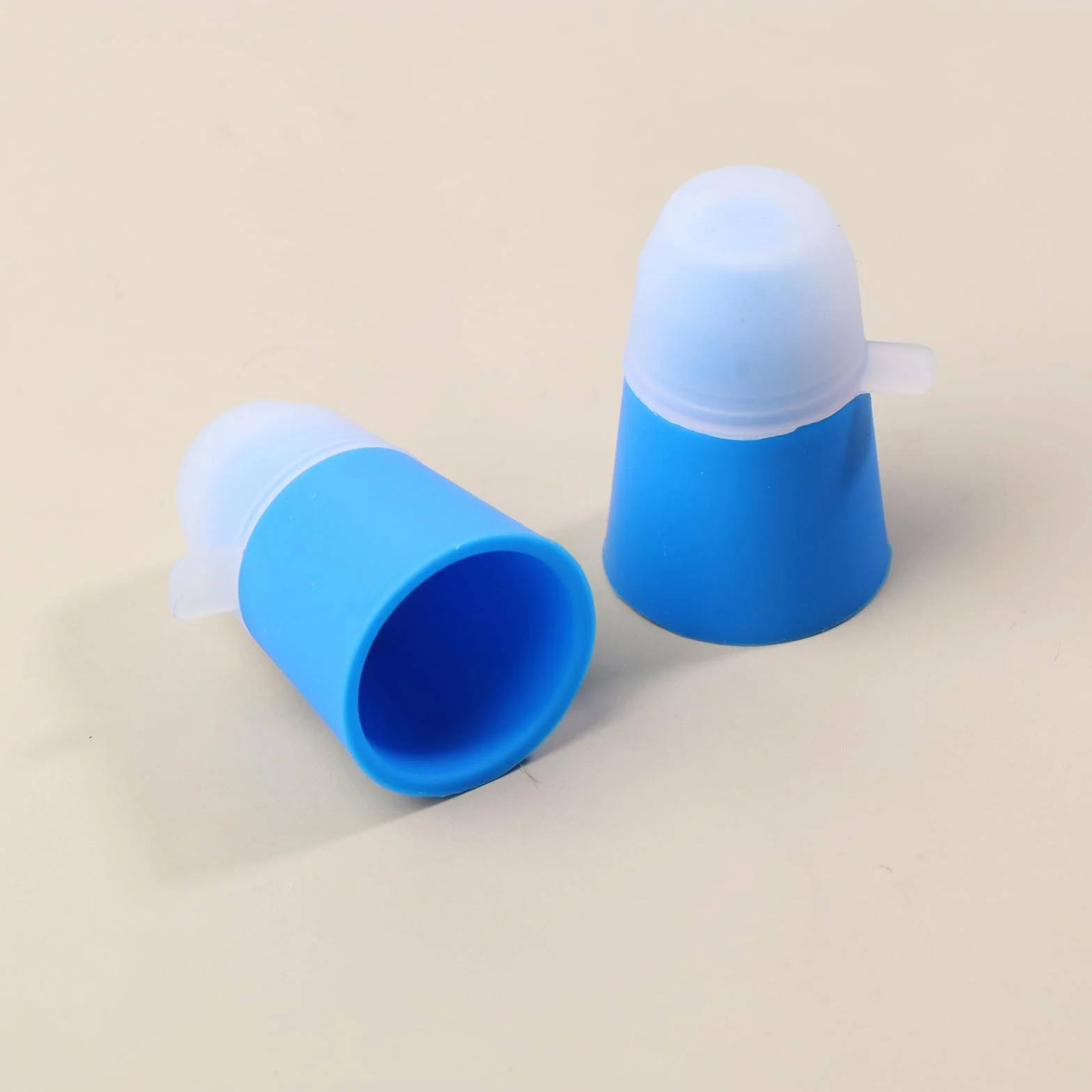 Applicatore per collirio, guida contagocce facile da usare, dispositivi di aiuto contagocce per anziani, ausili per dispenser in silicone riutilizzabile, strumento per la cura degli occhi