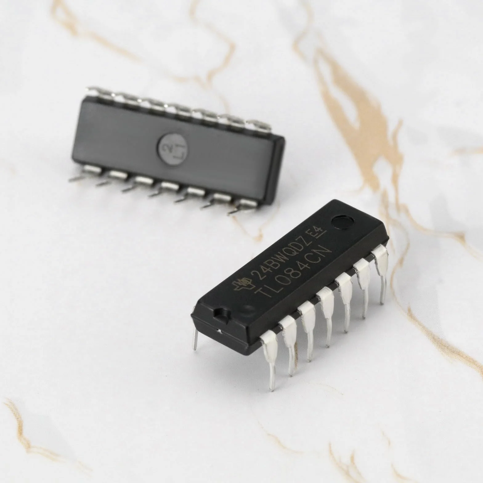 OTOTEC 20 Pezzi TL084CN Amplificatore Operazionale Di Ricambio TL084 Chip IC Amplificatore Operazionale DIP-14 Chip Di Ingresso JFET A Basso Rumore Per Elaborazione Del Segnale Audio