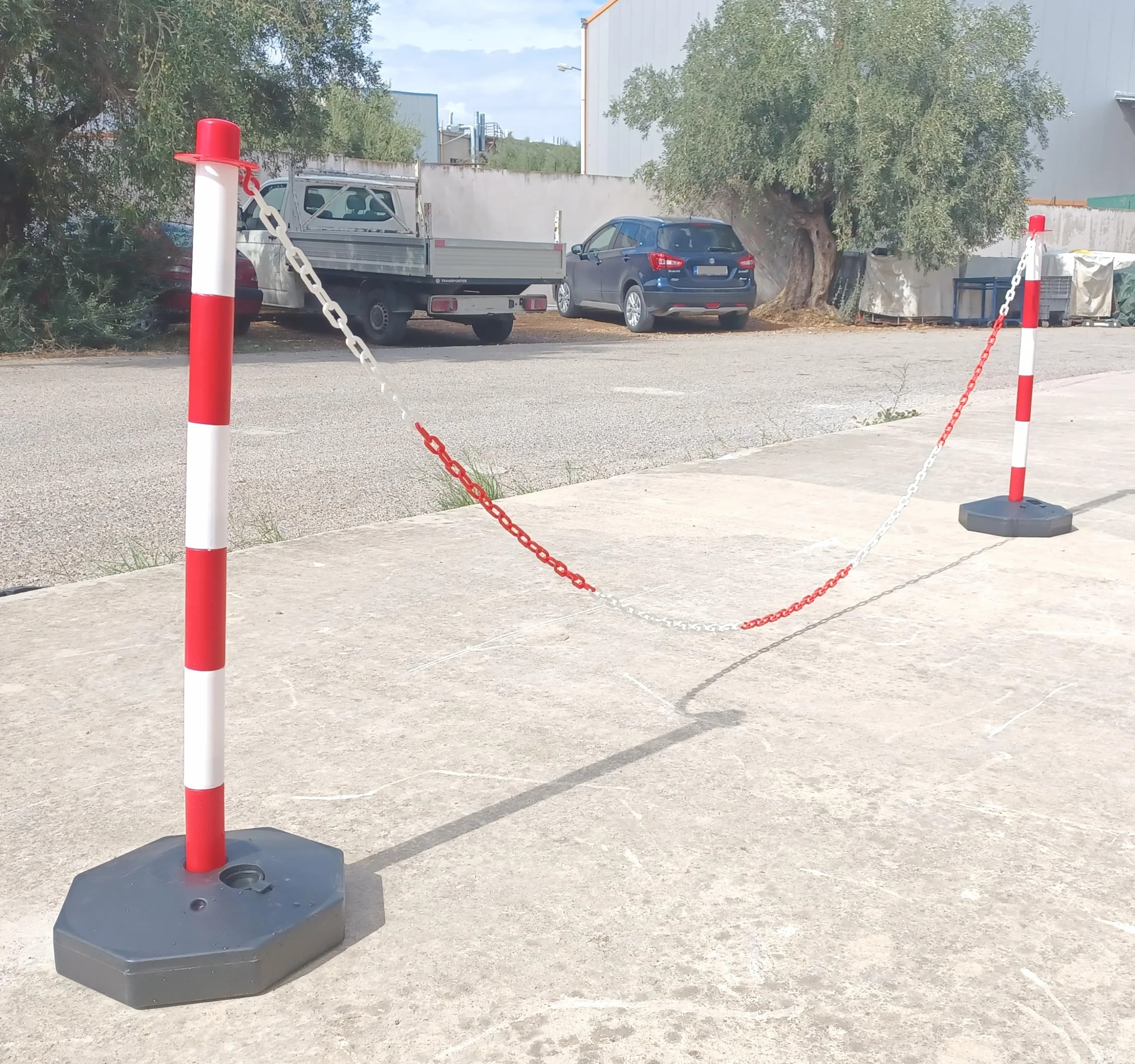 Coppia di Dissuasori di Plastica con Catena Plastica (Rosso Bianco, 3 m)