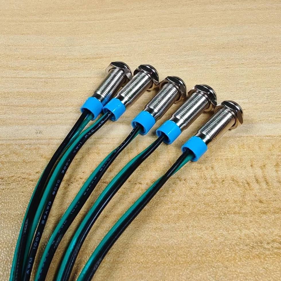 Gebildet 5pcs 6mm 3V-4.5V-5V-6V-7.5V-9V LED Indicatore Luminoso in Metallo Lampada di Segnalazione Impermeabile con Filo (Bianco)