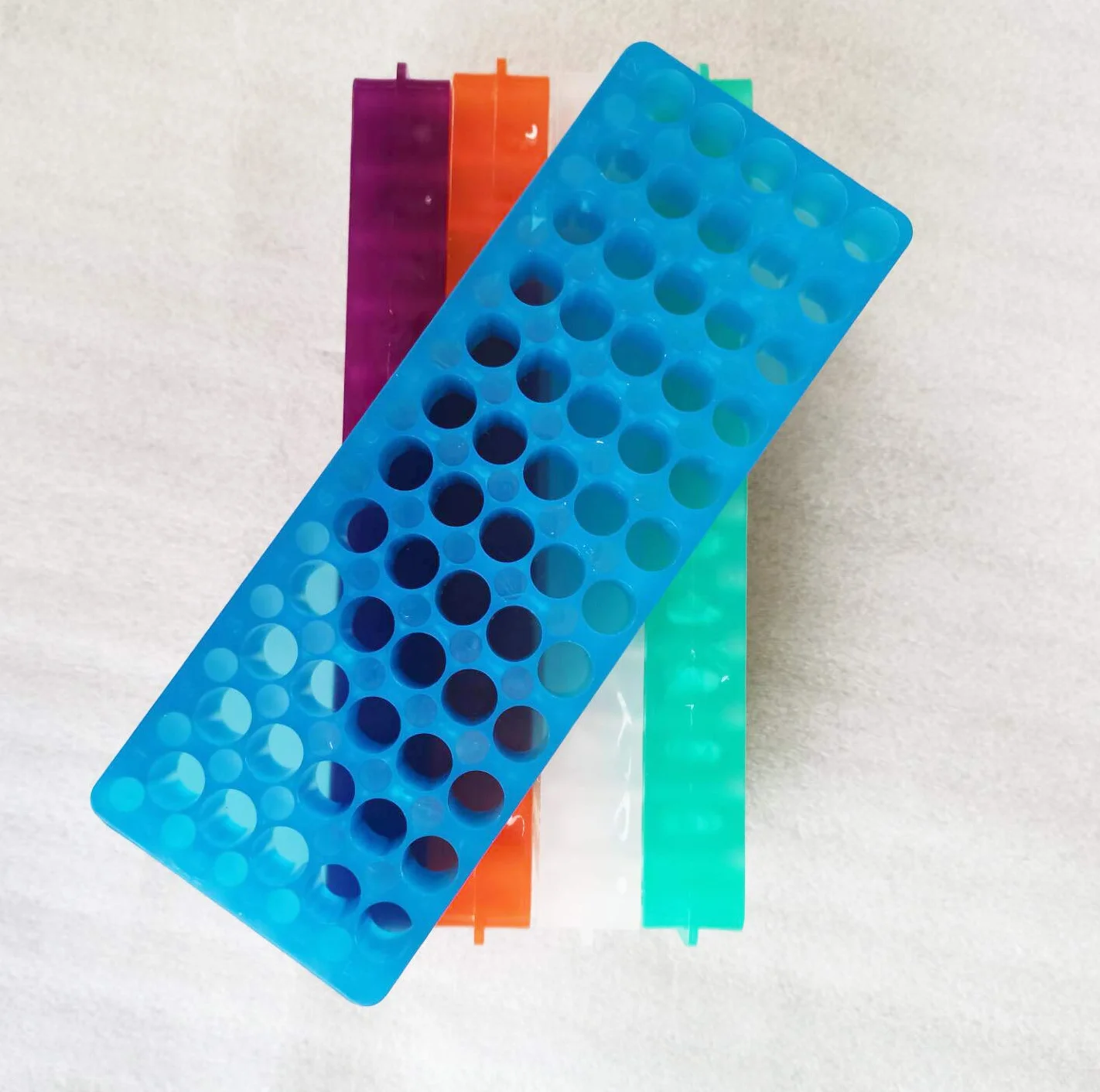MUHWA Portaprovette Doppio Pannello 60 Posizioni Polipropilene, Confezione da 5, Colori Misti, per Microprovette 0,2-2 ml