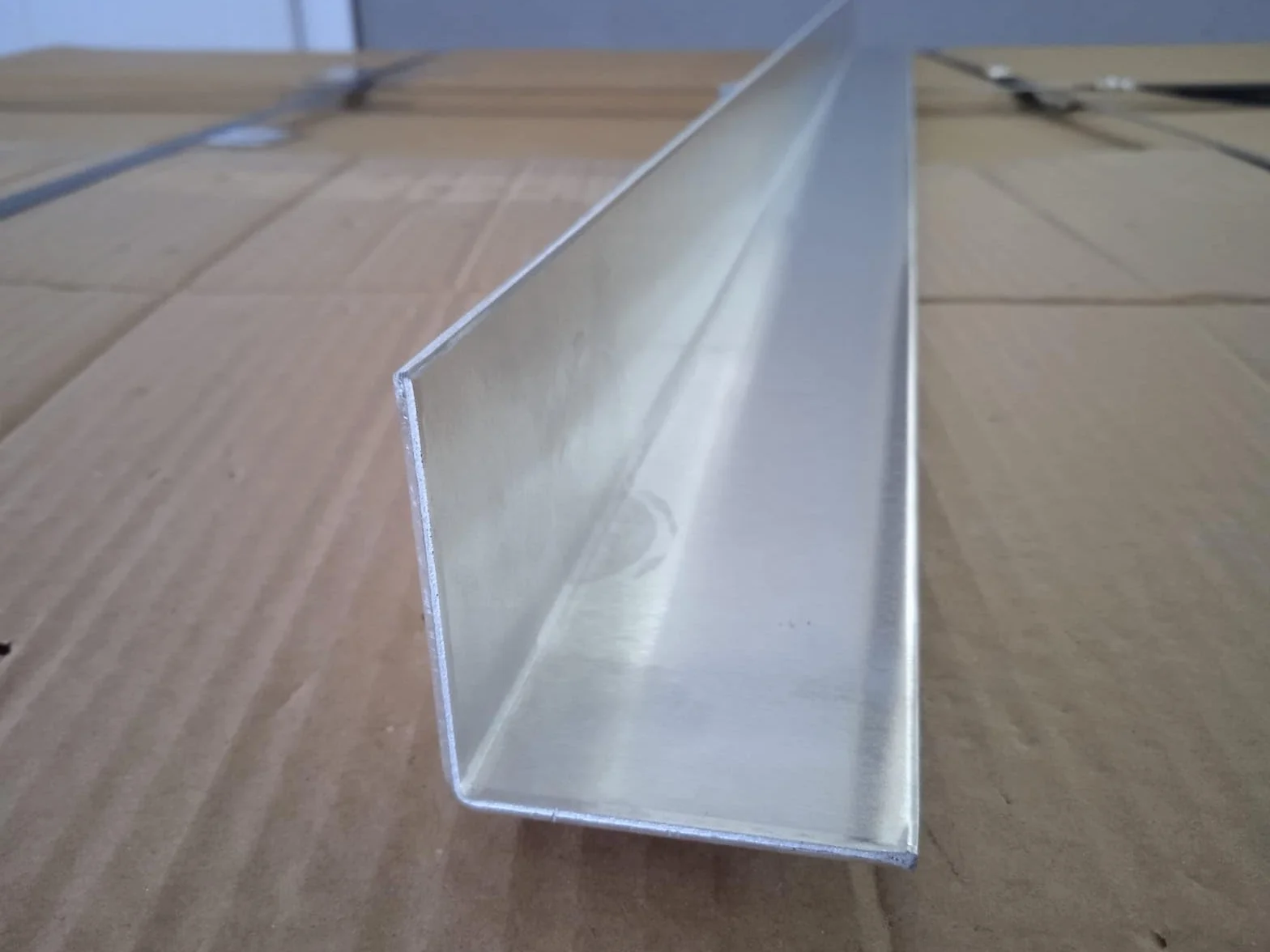 angolare alluminio, lunghe 1 metro varie dimensioni (80x80x1000 mm)