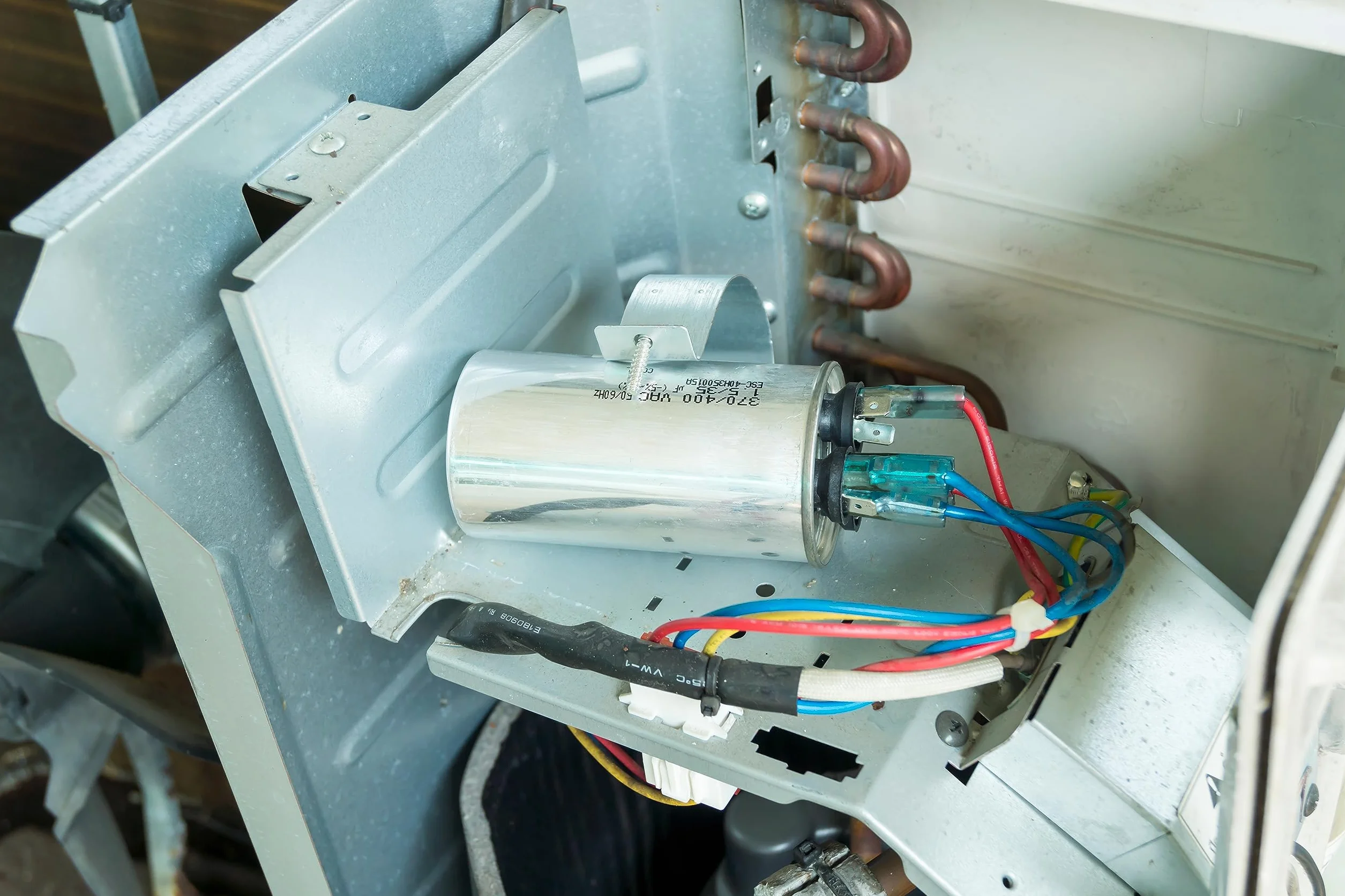 Condensatore di spunto per motori elettrici 450V 25µF 4 pin M8
