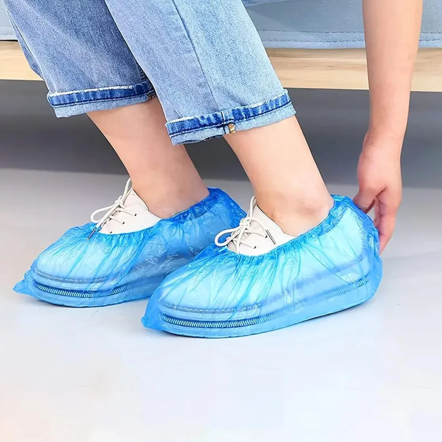 Copriscarpe Monouso CPE Resistenza Elevata agli Strappi Elastico Rinforzato DPI Blu Opaco