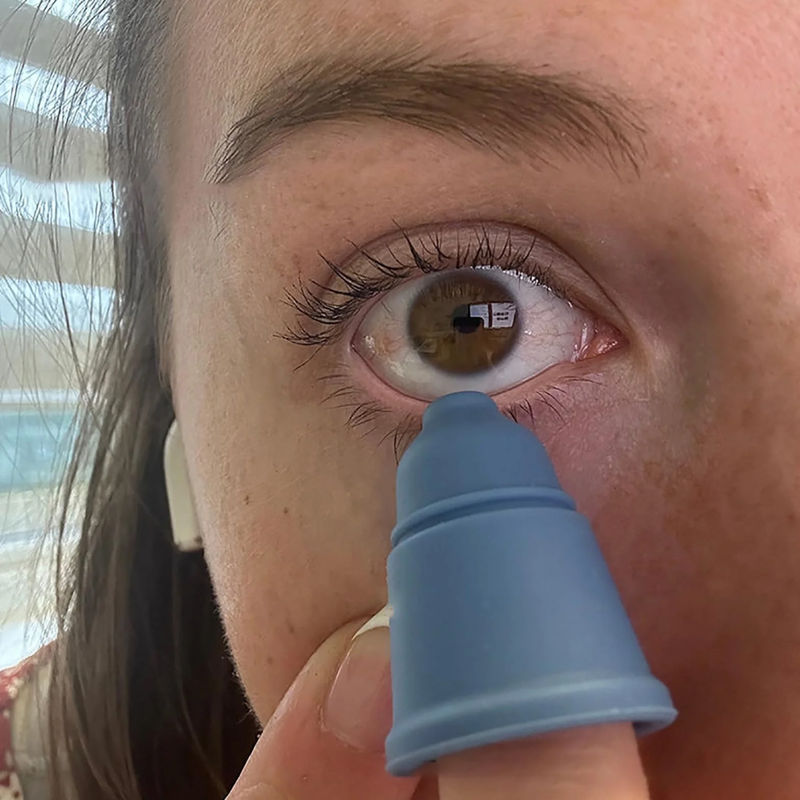 Applicatore per collirio, guida contagocce facile da usare, dispositivi di aiuto contagocce per anziani, ausili per dispenser in silicone riutilizzabile, strumento per la cura degli occhi