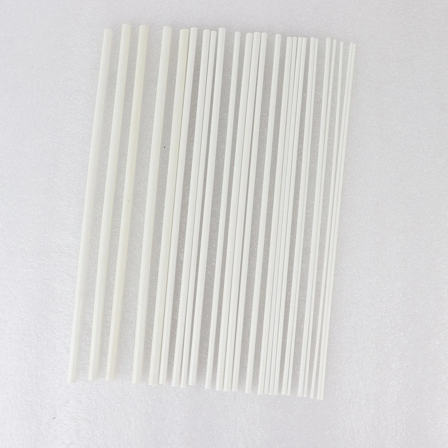 Tubi rotondi in plastica ABS set 25 pezzi 2-6 mm 25 cm bianco per modellismo
