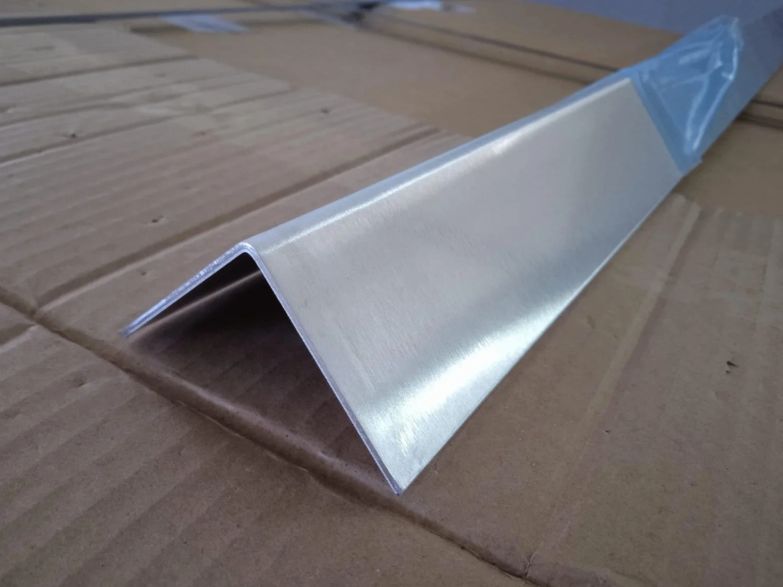 angolare alluminio, lunghe 1 metro varie dimensioni (80x80x1000 mm)