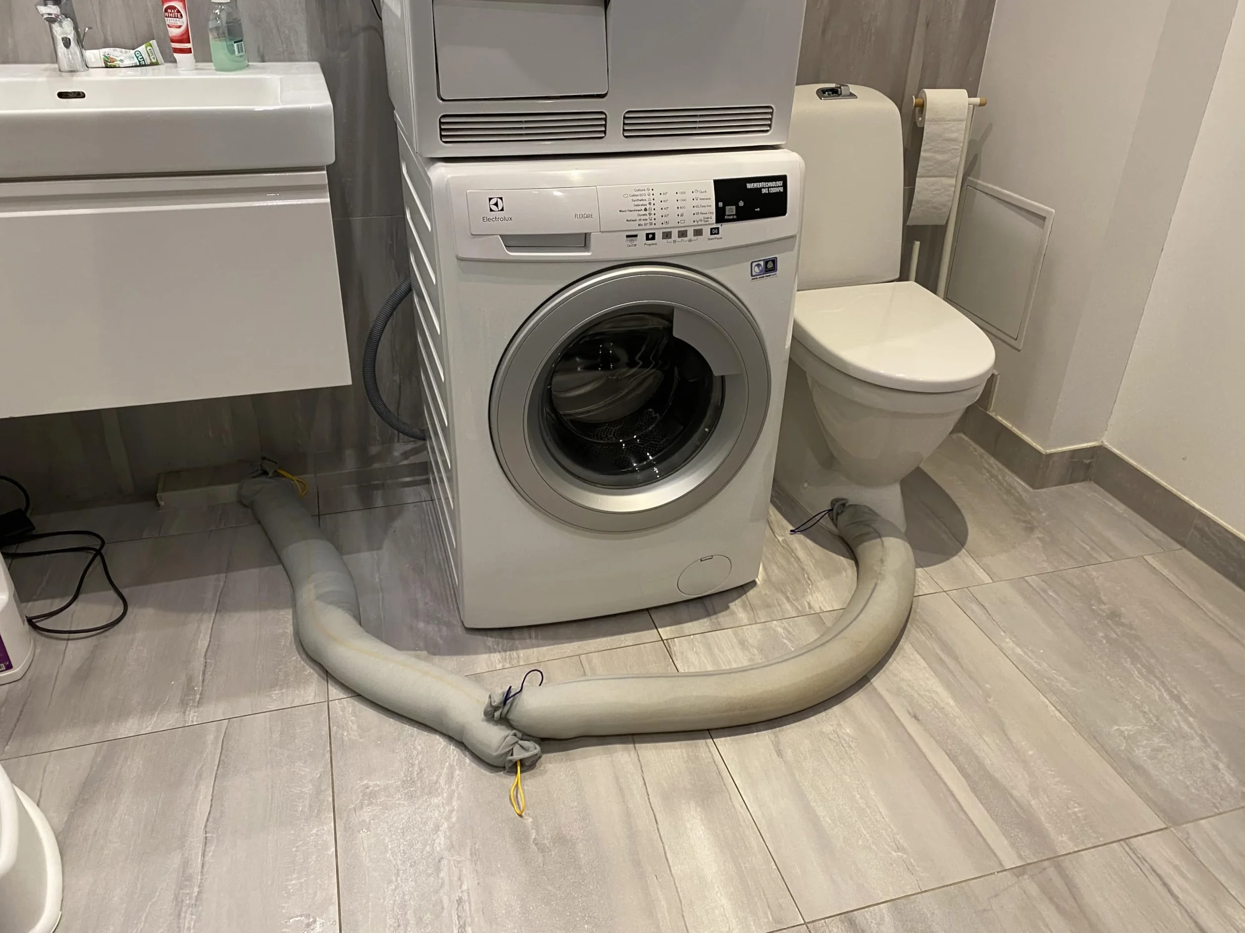 Barriera di protezione dalle perdite attivata dall'acqua per tubi che perdono, lavatrici e WC intasati - capacità di assorbimento fino a 10 litri, confezione da 2: 120 × 10 cm, MONOUSO
