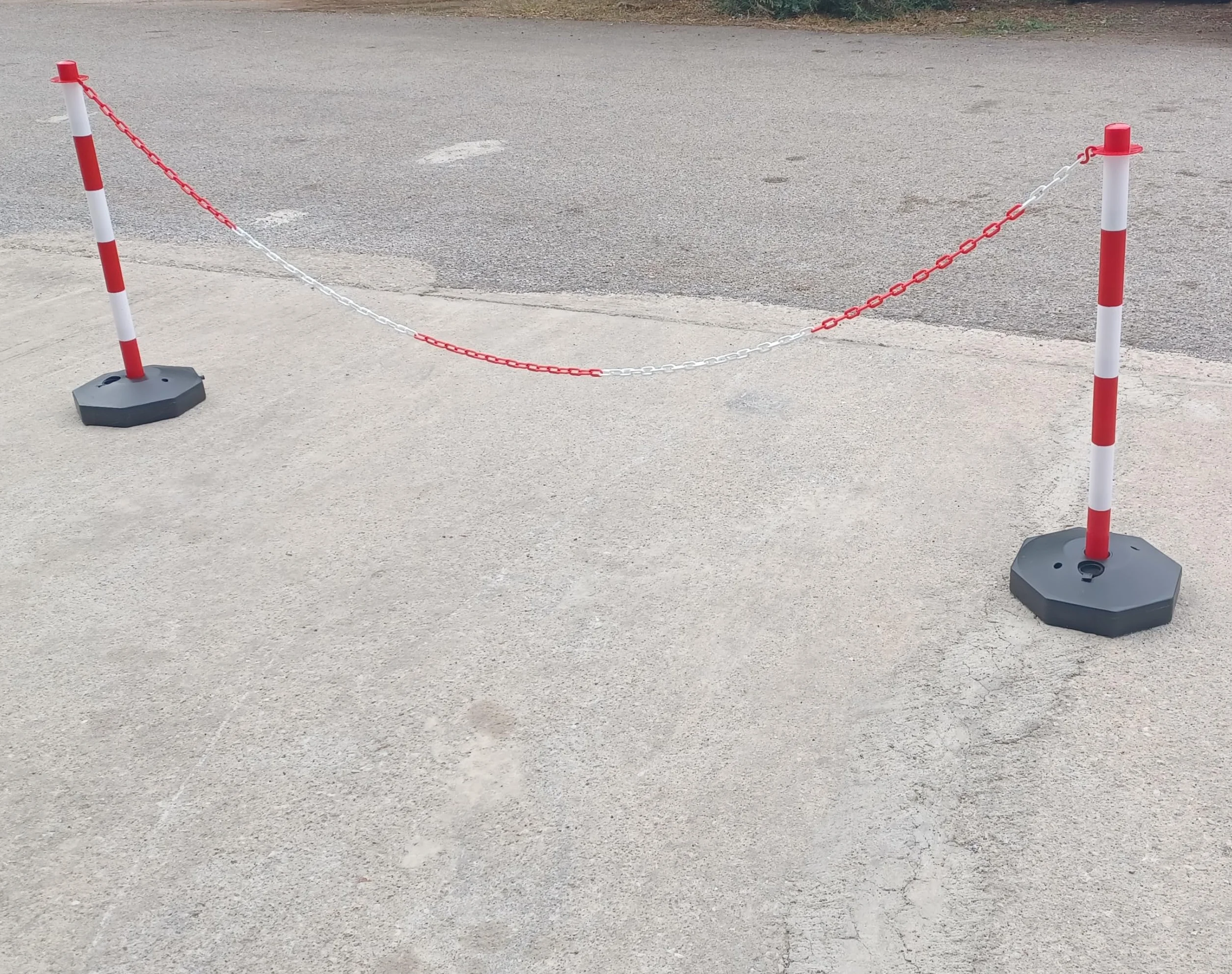 Coppia di Dissuasori di Plastica con Catena Plastica (Rosso Bianco, 3 m)