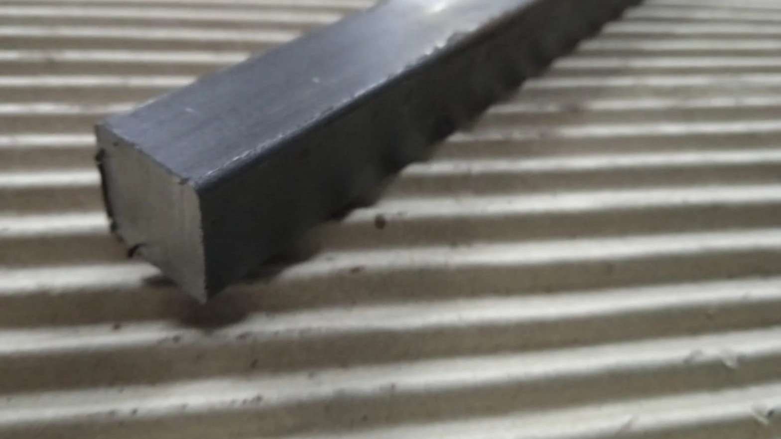 Barra quadrata piena in ferro S235JR 20x20x1000 mm