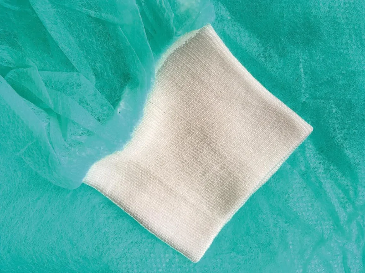Camice in tessuto non tessuto 130x155 cm 50 pezzi protezione extra polsini monouso verde