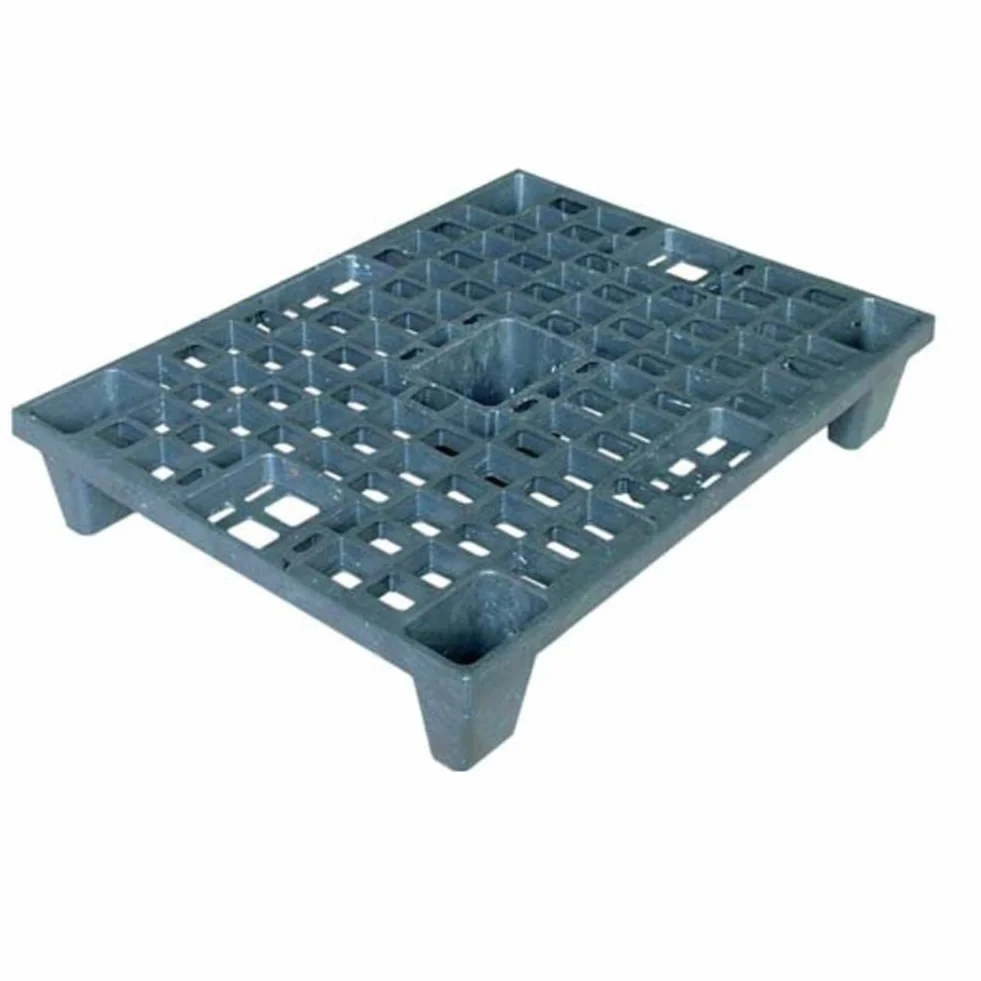 Pallet in plastica riciclata (PP), Mis. 600 L x 800 P x 140 H mm, con 5 piedi, piano forato, portata statica 1100 Kg, portata dinamica 500 Kg