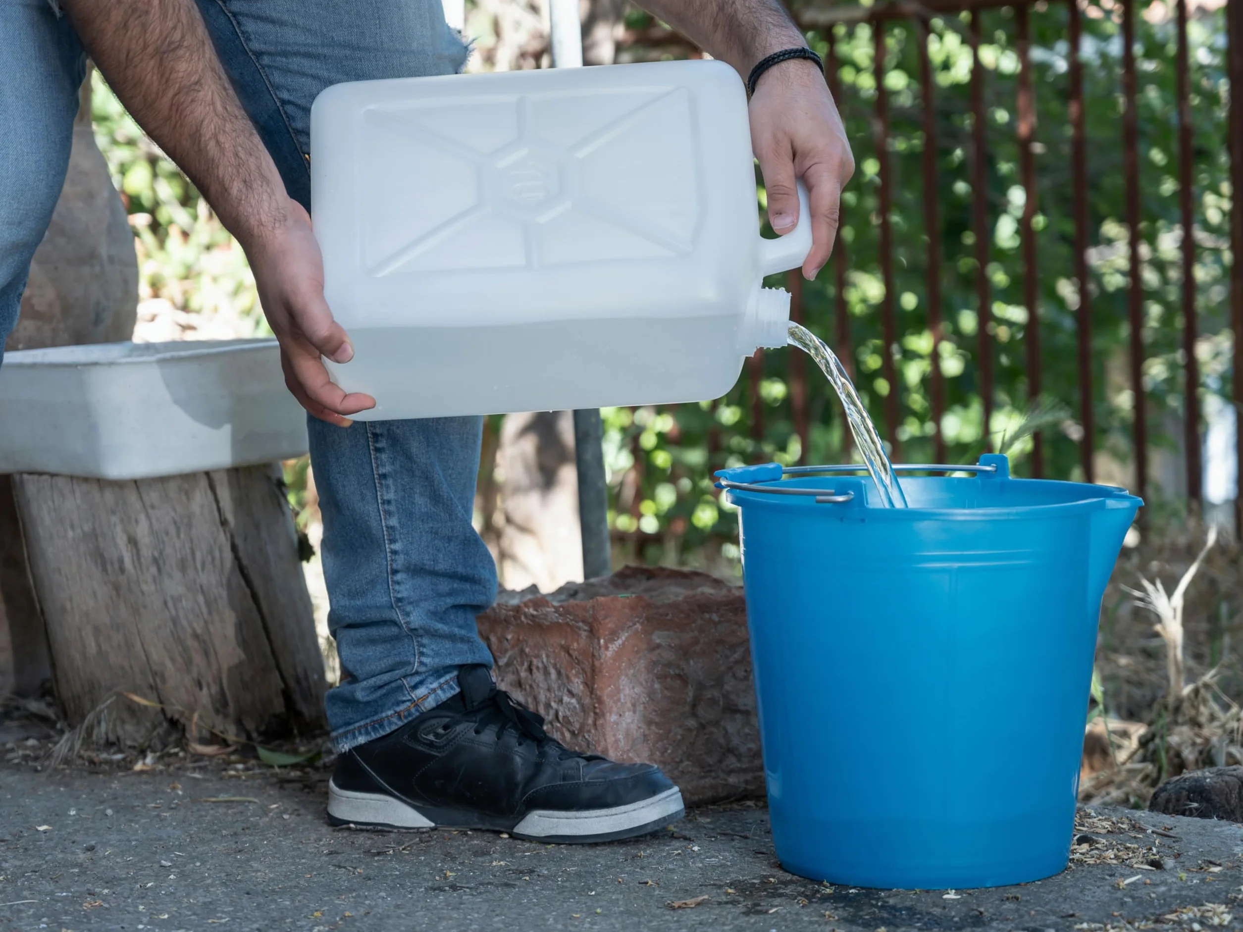 Ecoplast | Secchio 7 Litri con Manico Ergonomico e Becco, Azzurro, ø 24, Made in Italy