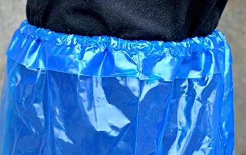 Copriscarpe igieniche allungate usa e getta blu per protezione pavimenti interni