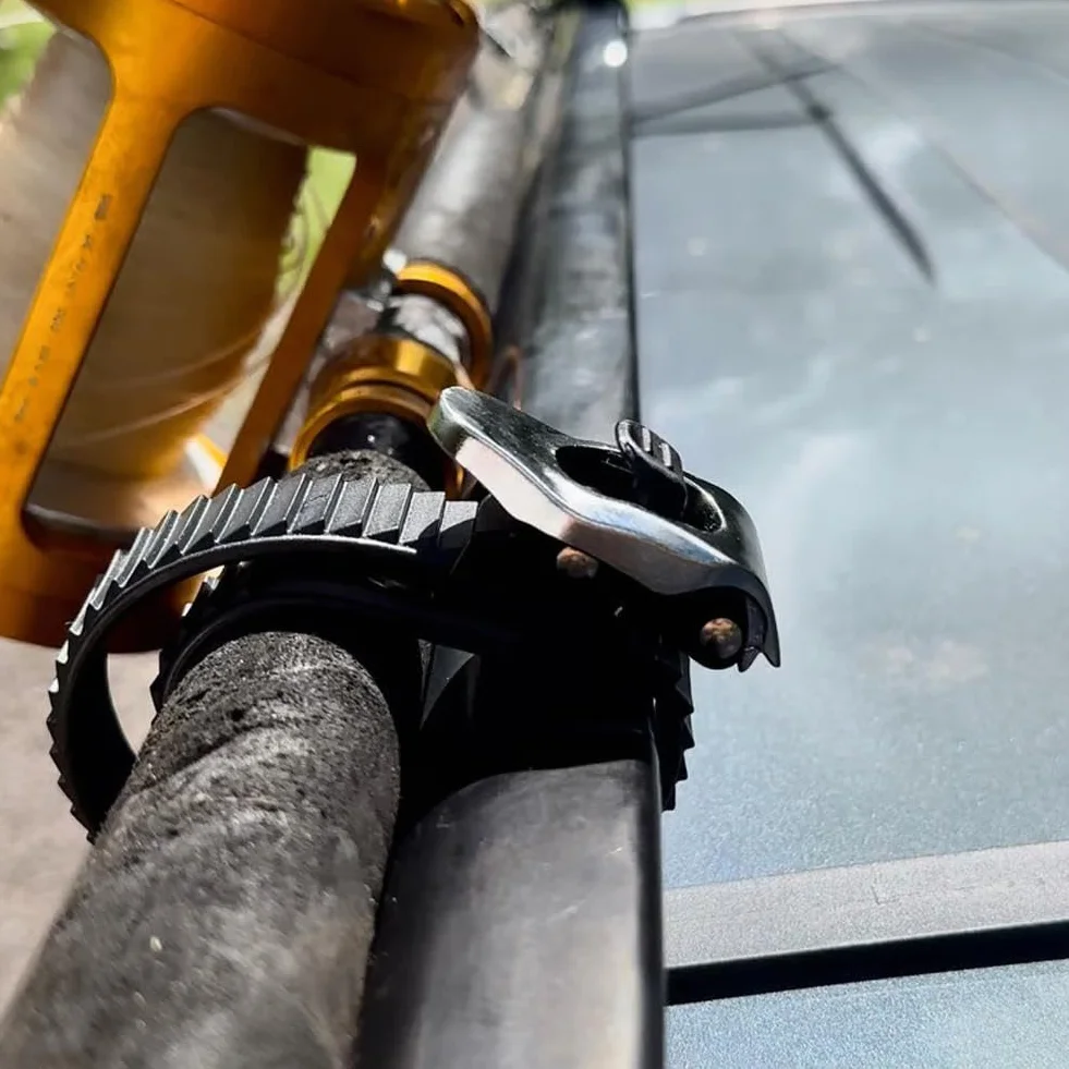 Cinghia di Bloccaggio a Grip Resistente, Cinghia a Cricchetto Regolabile Multiuso, Cinghia di Fissaggio a Cricchetto Riutilizzabile con Fibbia in Metallo per Sicurezza di Qualsiasi Oggetto, Uso