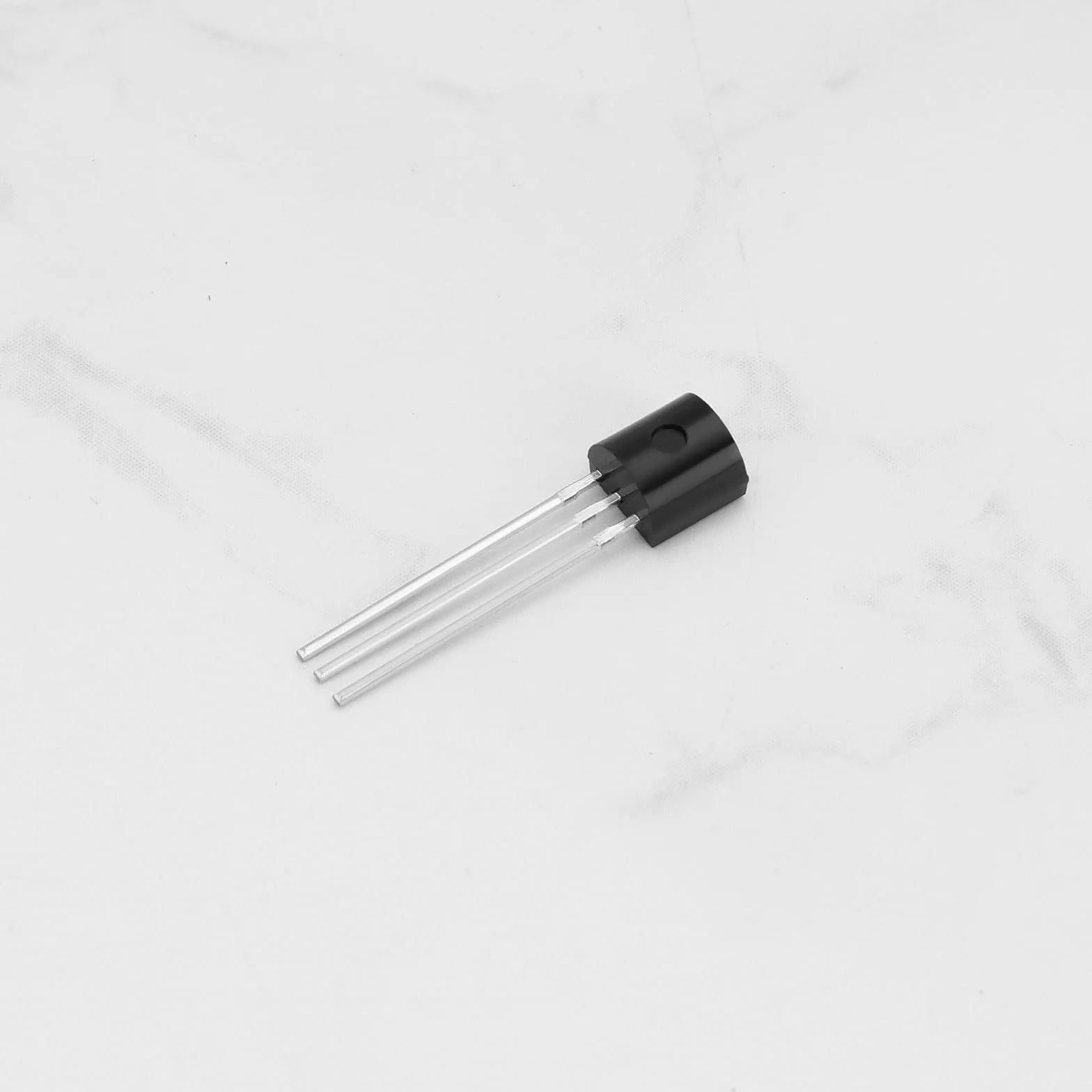 ECSiNG Transistor J-FET a canale N J-FET DC 25 V 100 mA 2N3819 J-FET Transistor TO-92 FET per applicazioni mixer apparecchiature audio basate su RF 10 pezzi