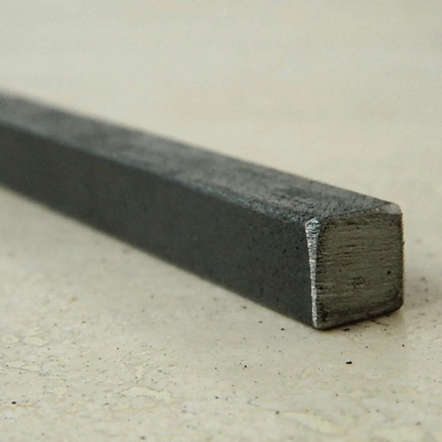 M.P. Metalli Barra quadrata in ferro pieno liscio 10x10x1000 mm Set da 2 pezzi Made in Italy