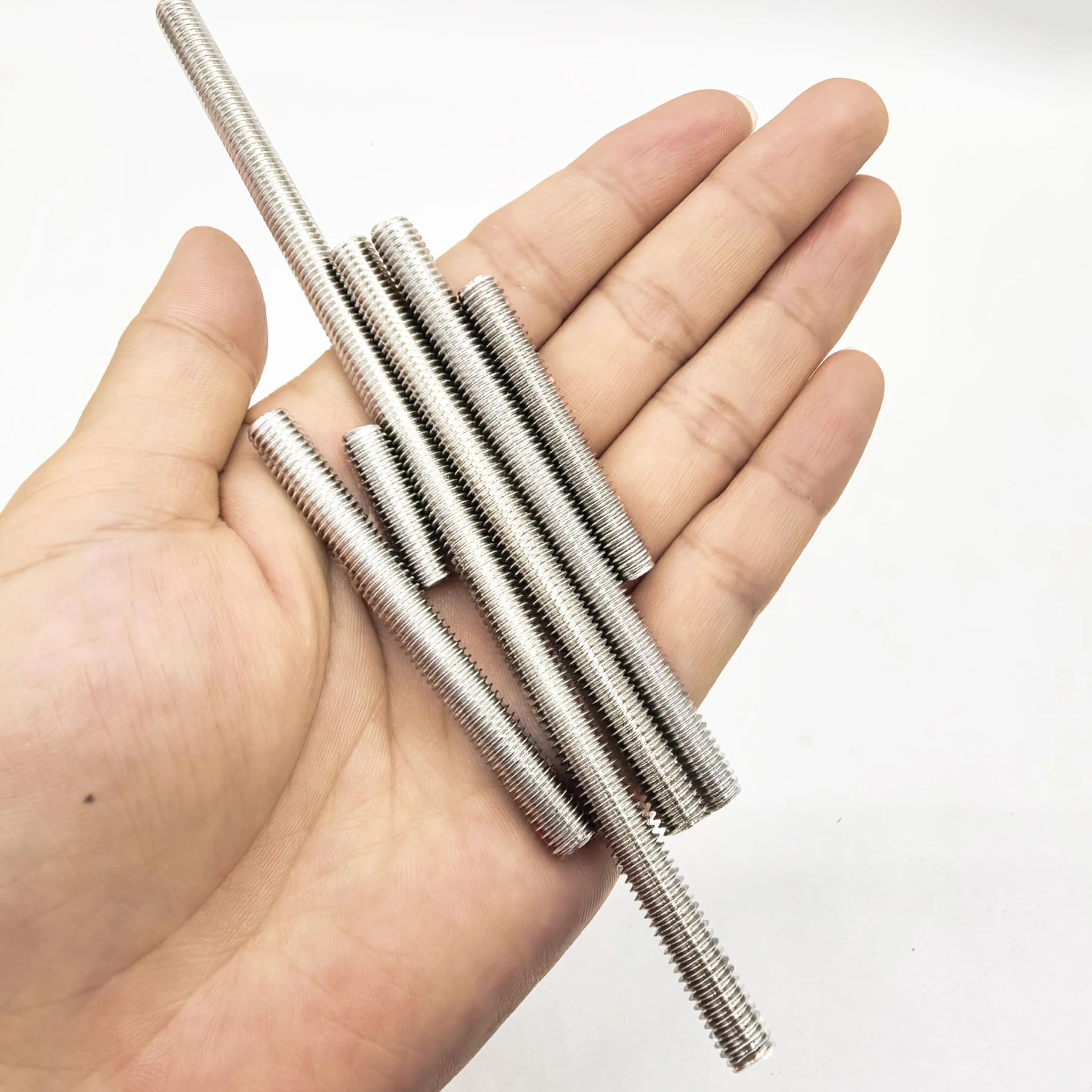 Barre in acciaio inox filettatura completa M6 con dadi 60 pezzi set