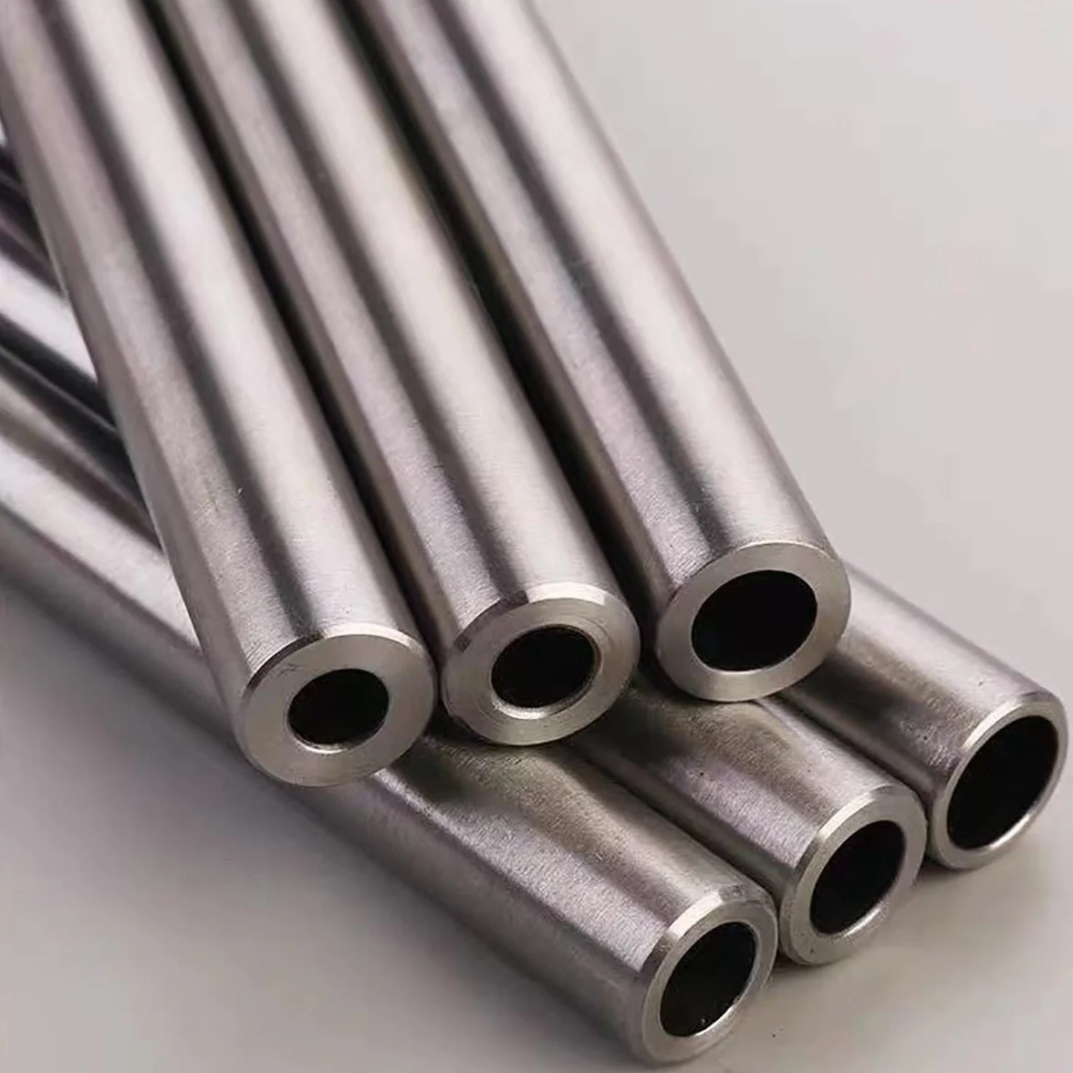 Tubo Idraulico in Acciaio Senza Saldatura con Barre tonde Tubo di precisione Tubo Idraulico zincato Tubo antideflagrante (OD 20 mm * ID 8 mm)