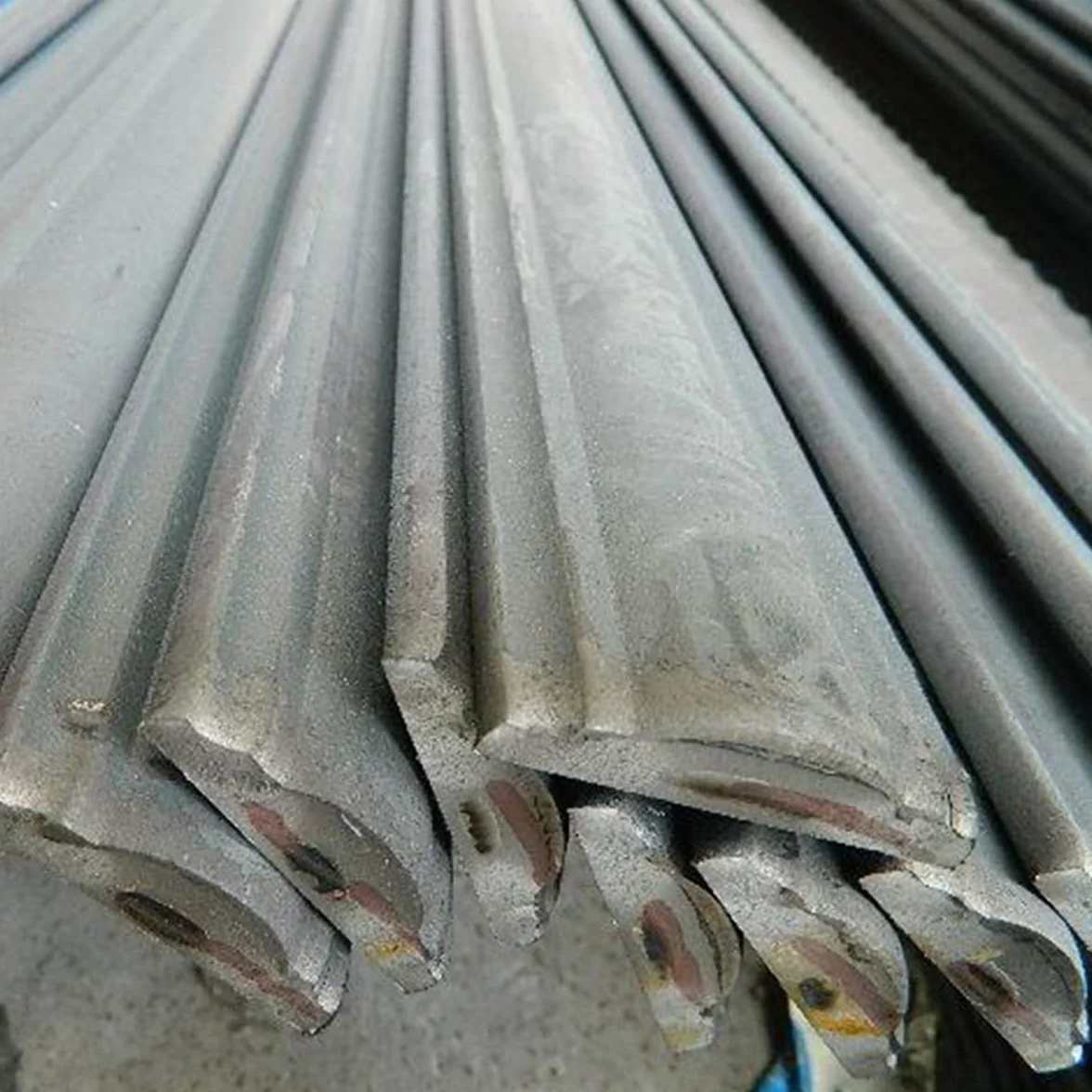 M.P. Metalli - Barra corrimano mancorrente sagomato in ferro pieno 40x12 mm | Misura: 1 mt / 1000 mm | Made in Italy