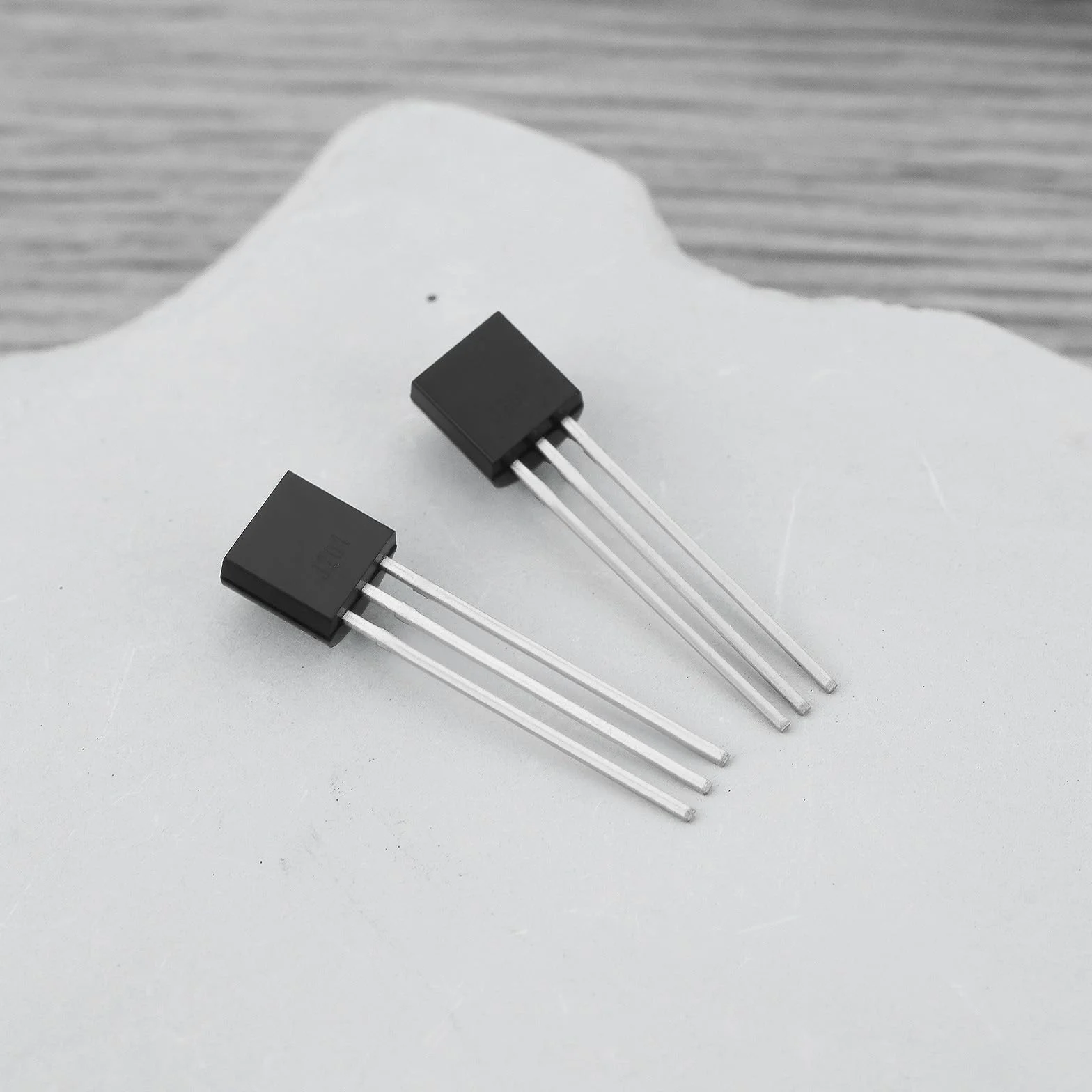 The Lord of the Tools 10PCS J201 50mA 40V JFET N-Channel Transistor TO-92 per amplificazione audio circuiti ad alta impedenza di ingresso