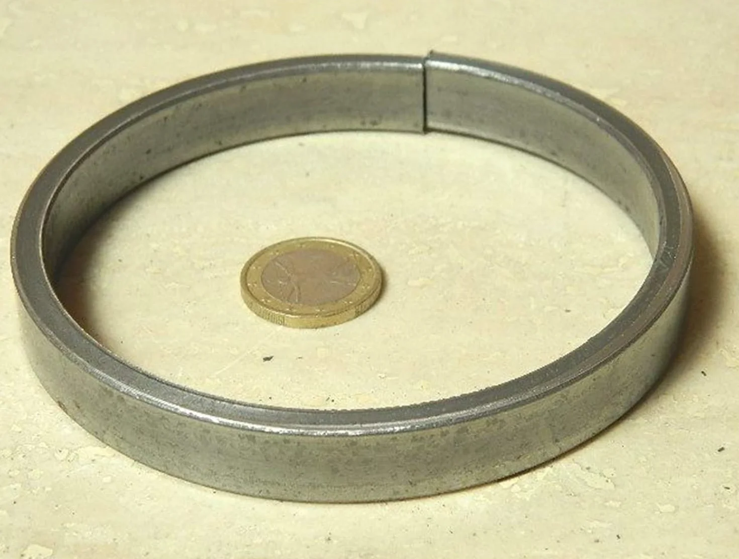 M.P. Metalli Cerchi in ferro battuto per inferriate cancelli recinzioni sezione piatta Set 10 pezzi 14x6 mm h. 100 mm Made in Italy