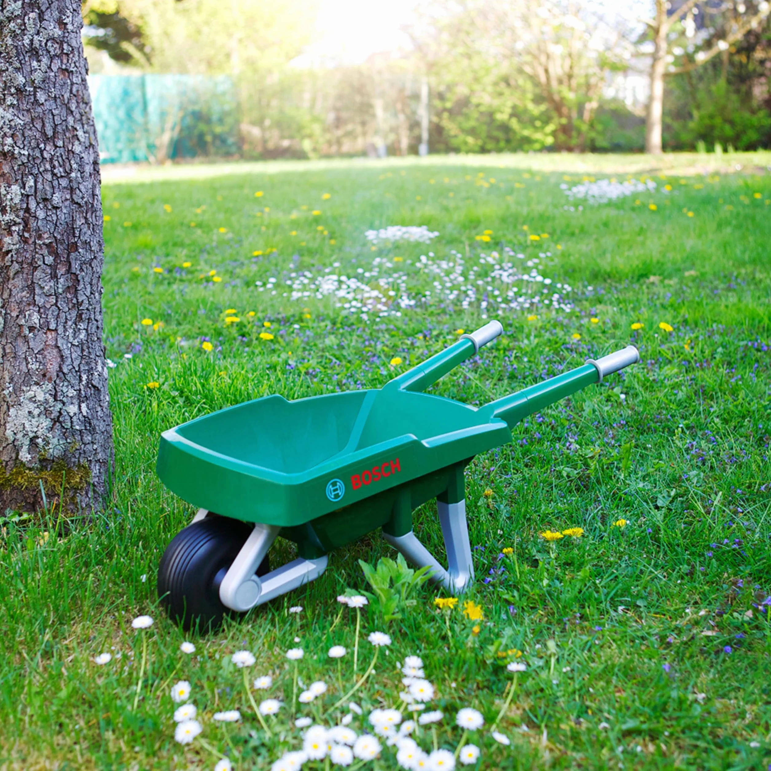Theo Klein 2715 Bosch Carriola da Giardino, Robusta carriola per piccoli giardinieri, Ottimo come giocattolo da giardino e per attività all'aperto, Anti-UV, Giocattolo per bambini dai 18 mesi in su