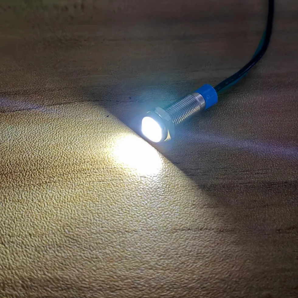 Gebildet 5pcs 6mm 3V-4.5V-5V-6V-7.5V-9V LED Indicatore Luminoso in Metallo Lampada di Segnalazione Impermeabile con Filo (Bianco)