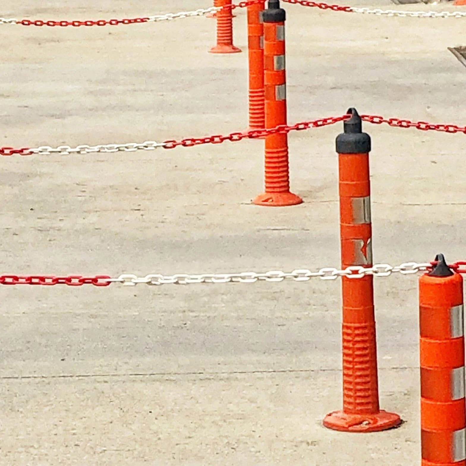 Catena di avvertimento in plastica, colore rosso, bianco, 15 m x 6 mm, per la sicurezza di avvertimento, parcheggio, costruzione, superfici