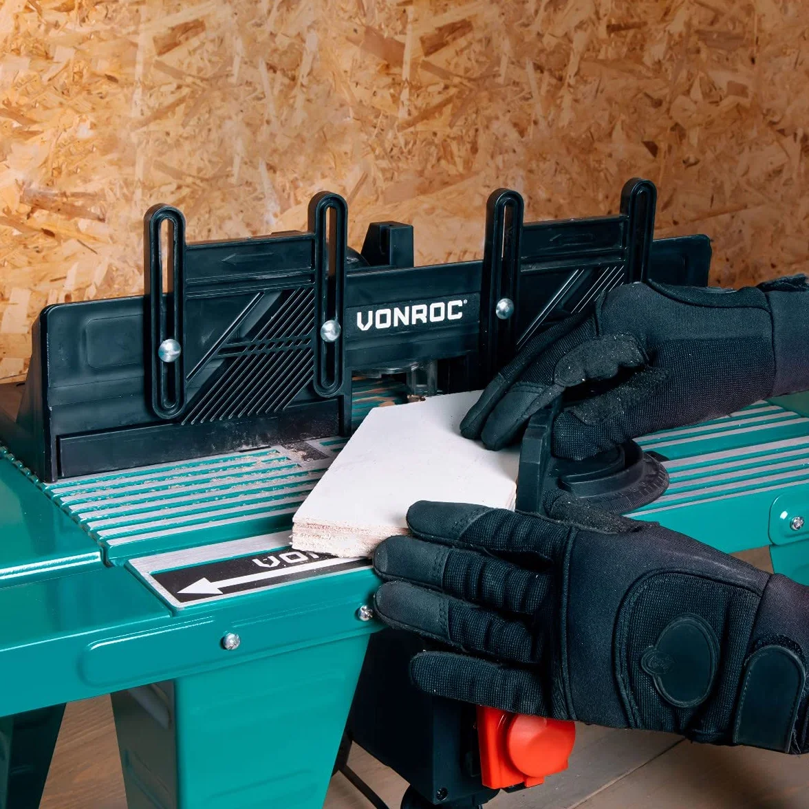 VONROC Banco Tavolo Universale per Fresatrici - Superficie 870x335mm, Potenza 1800W, Costruzione Robusta in Metallo, Sicurezza e Pulizia Ottimali