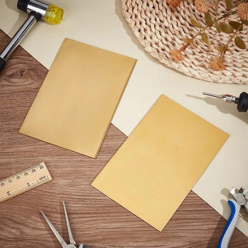 OLYCRAFT 2 fogli di ottone da 100 x 150 mm, in ottone dorato, 1,5 mm di spessore, rettangolari, in ottone grezzo, rettangolari, fogli di metallo vuoti, per modelli di timbratura di metalli