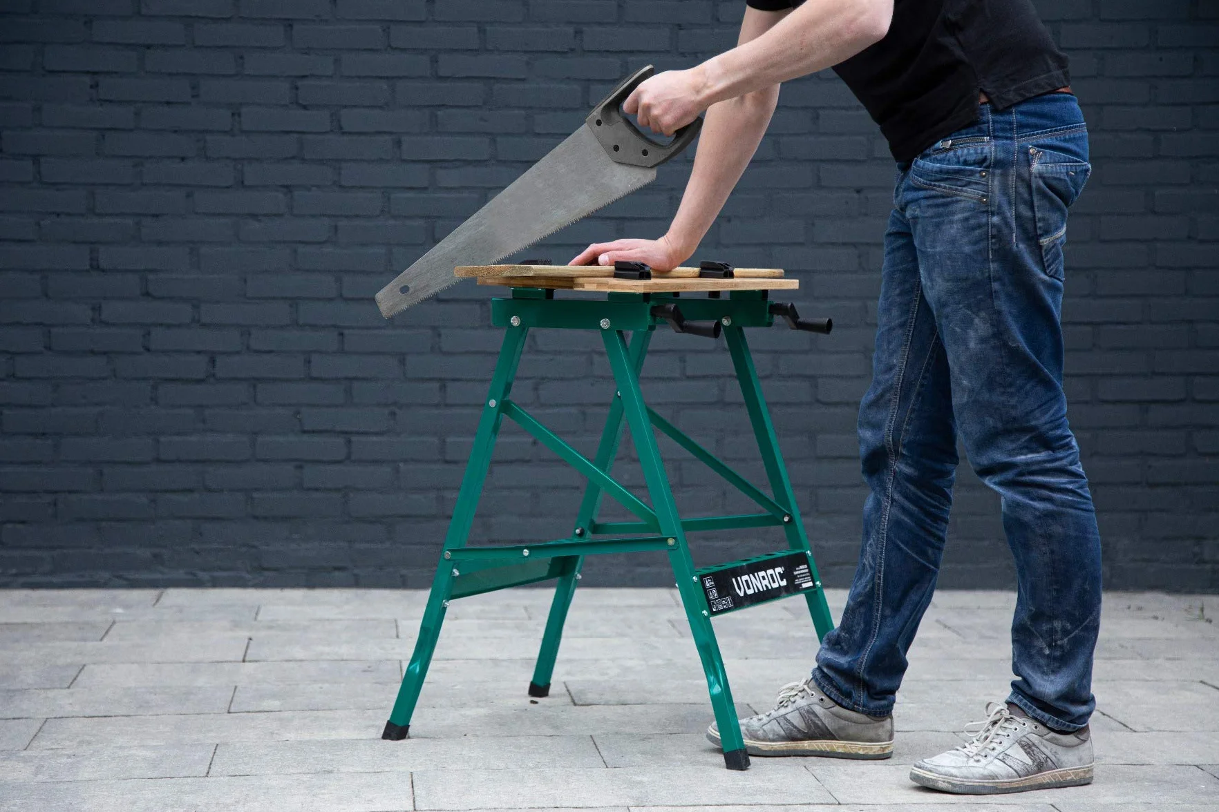 VONROC Banco da lavoro richiudibile in legno di bambù. Portata massima 150 kg, pieghevole. Dimensioni: Larghezza: 520 mm - Altezza: 775 mm - Lunghezza: 635 mm