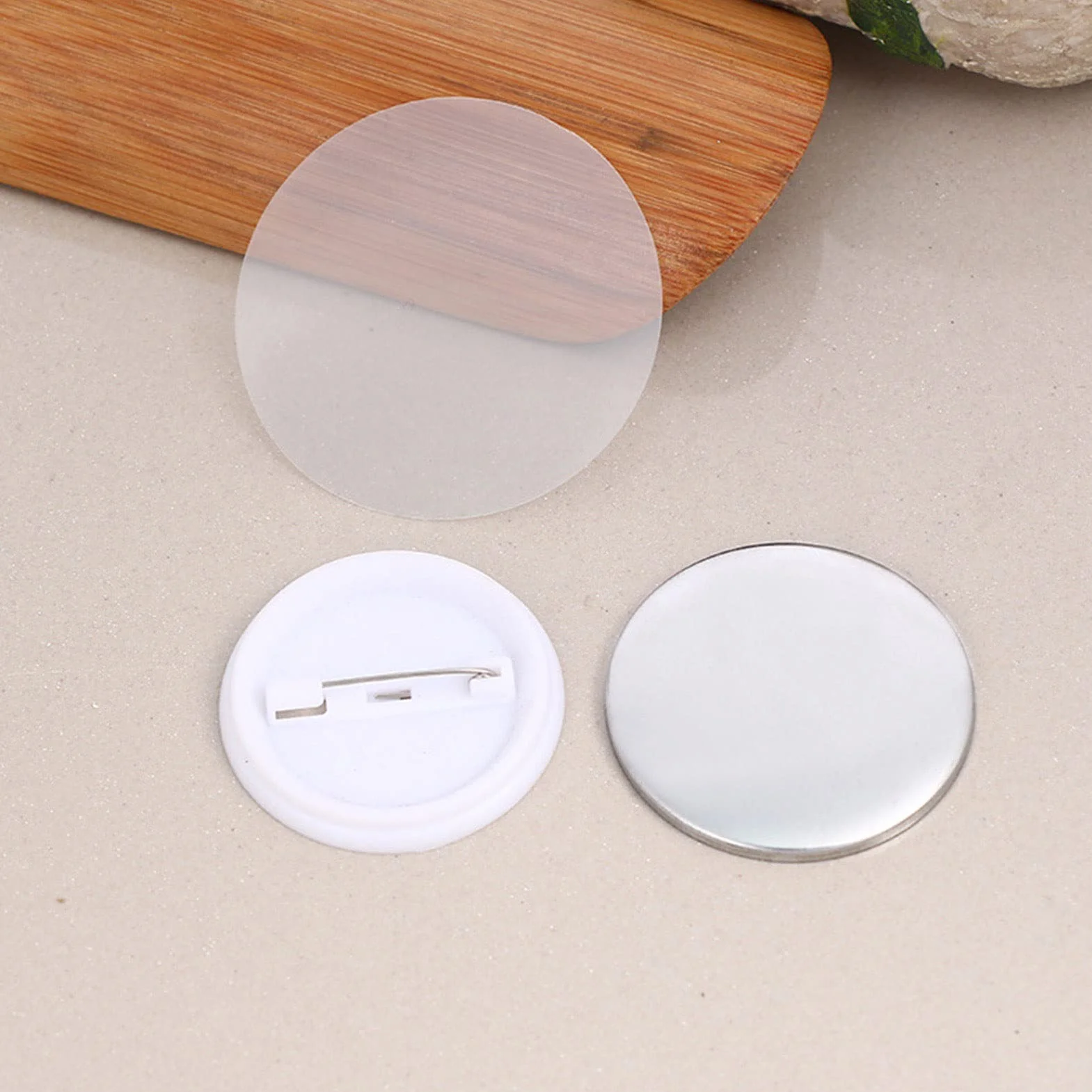 SEAFRONT 100Pcs Badge Film PVC Materiale Trasparente Circle Badge Pellicola Protettiva per Button Maker Fai da Te (58 MM)
