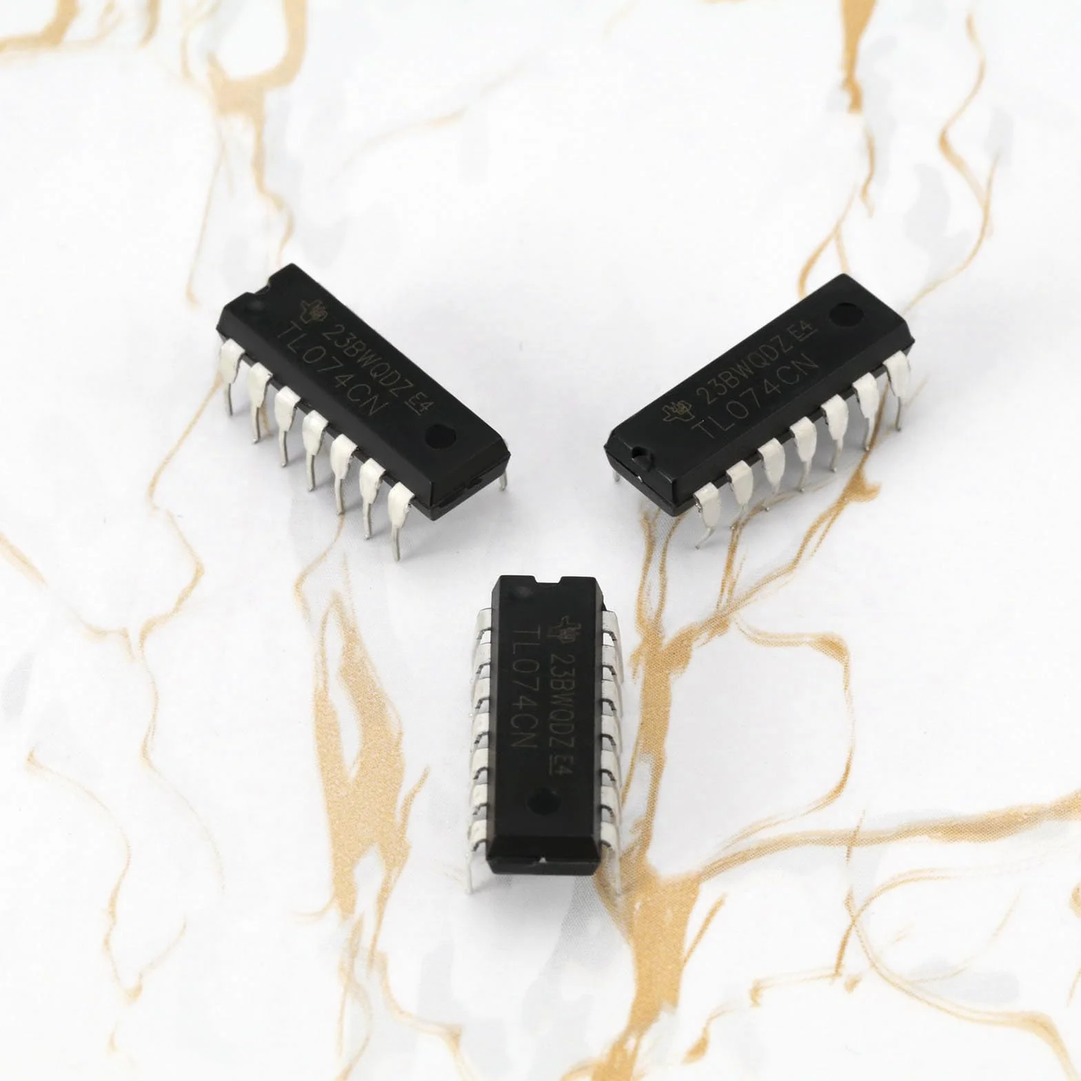 OTOTEC TL074CN Amplificatore Operazionale Chip IC DIP-14 JFET Basso Rumore