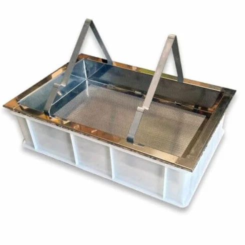Mondo Ape Banco per Disopercolare da Tavolo – con Leggio in Acciaio Inox, Filtro per Opercoli e Rubinetto in Plastica Alimentare – 60x40x28 cm – Attrezzatura Apicoltura Made in Italy