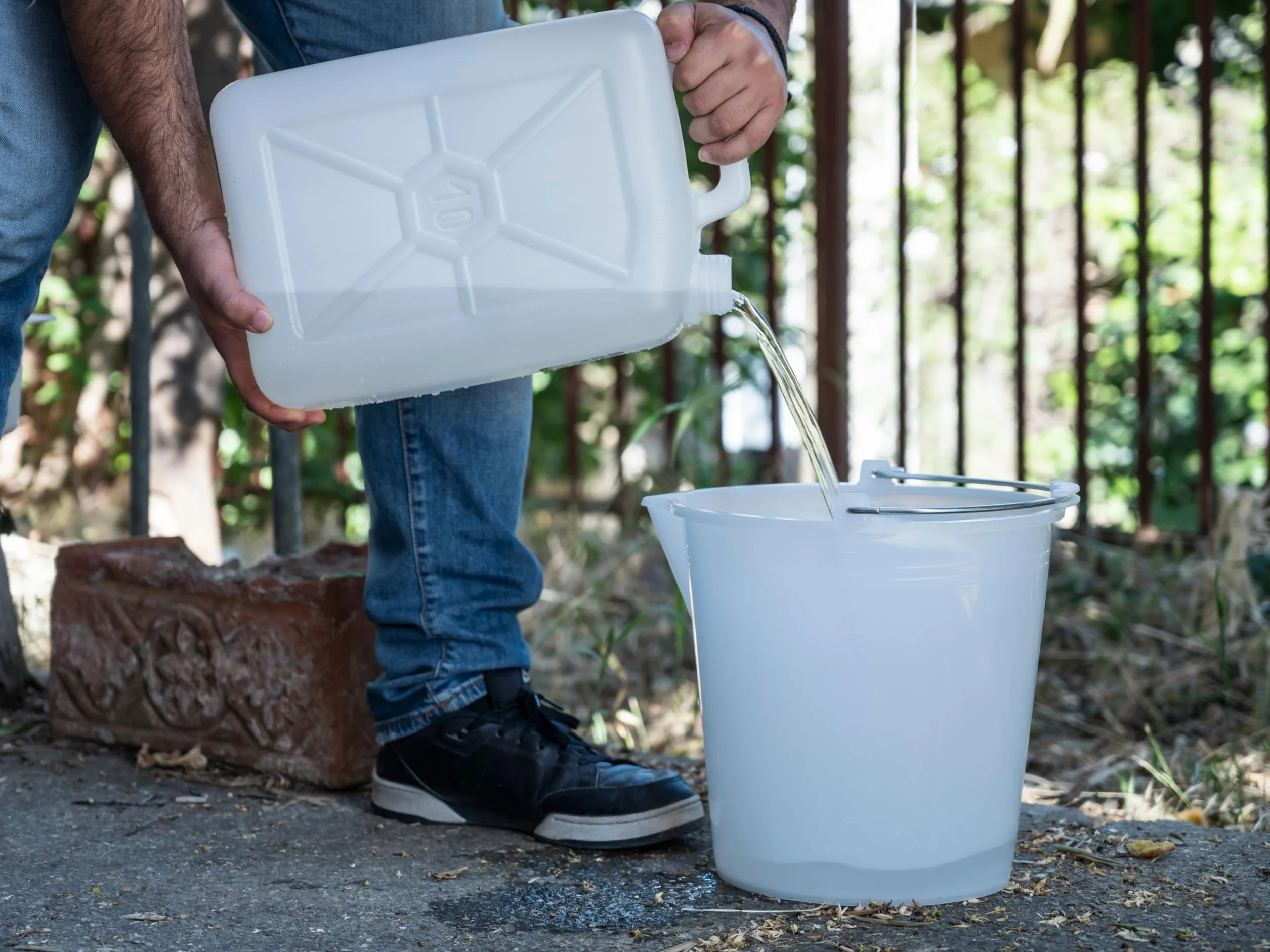 Ecoplast | Secchio 7 Litri con Manico Ergonomico e Becco, Azzurro, ø 24, Made in Italy