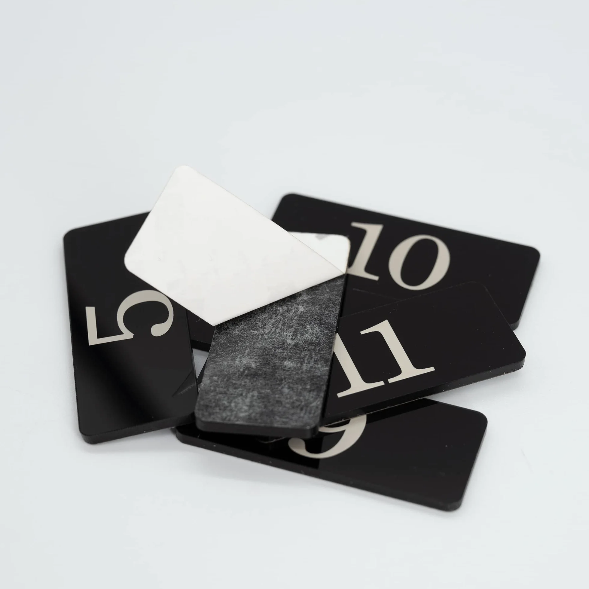 Targhette adesive con numeri, in plastica, rettangolari, per armadietti, stanze, tavoli (1-25, nero)