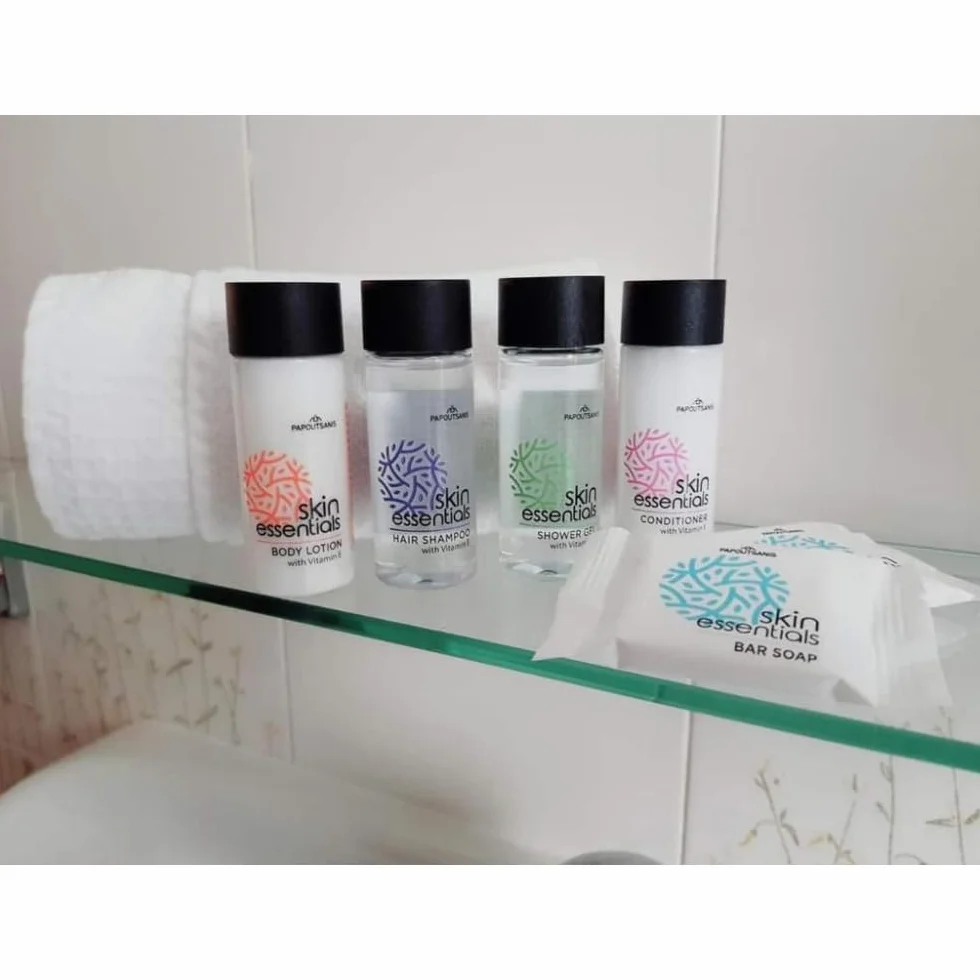 Flexi Amenities Set Cortesia Hotel Skin Essentials 33 ml Linea Cortesia Completa 50 Set (250 pezzi)