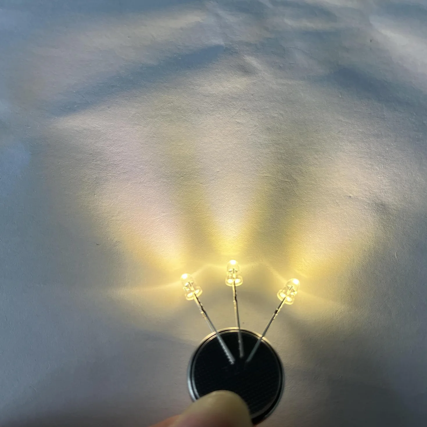3mm Diodi Led, 120 Pezzi Bianco caldo Emissione Diodi Led Alta Luminosità, 3V Led Diodi (3mm 120Pezzi)
