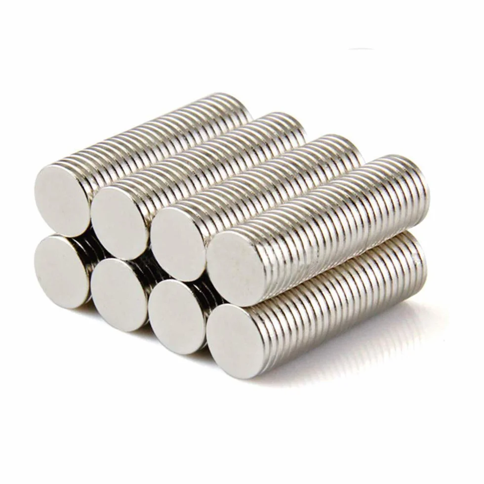 Yizhet 100 pezzi Magneti al Neodimio Calamite Potenti Rotondo per Lavagna Magnetica Frigoriferi Uffici Artigianato (8×1mm)