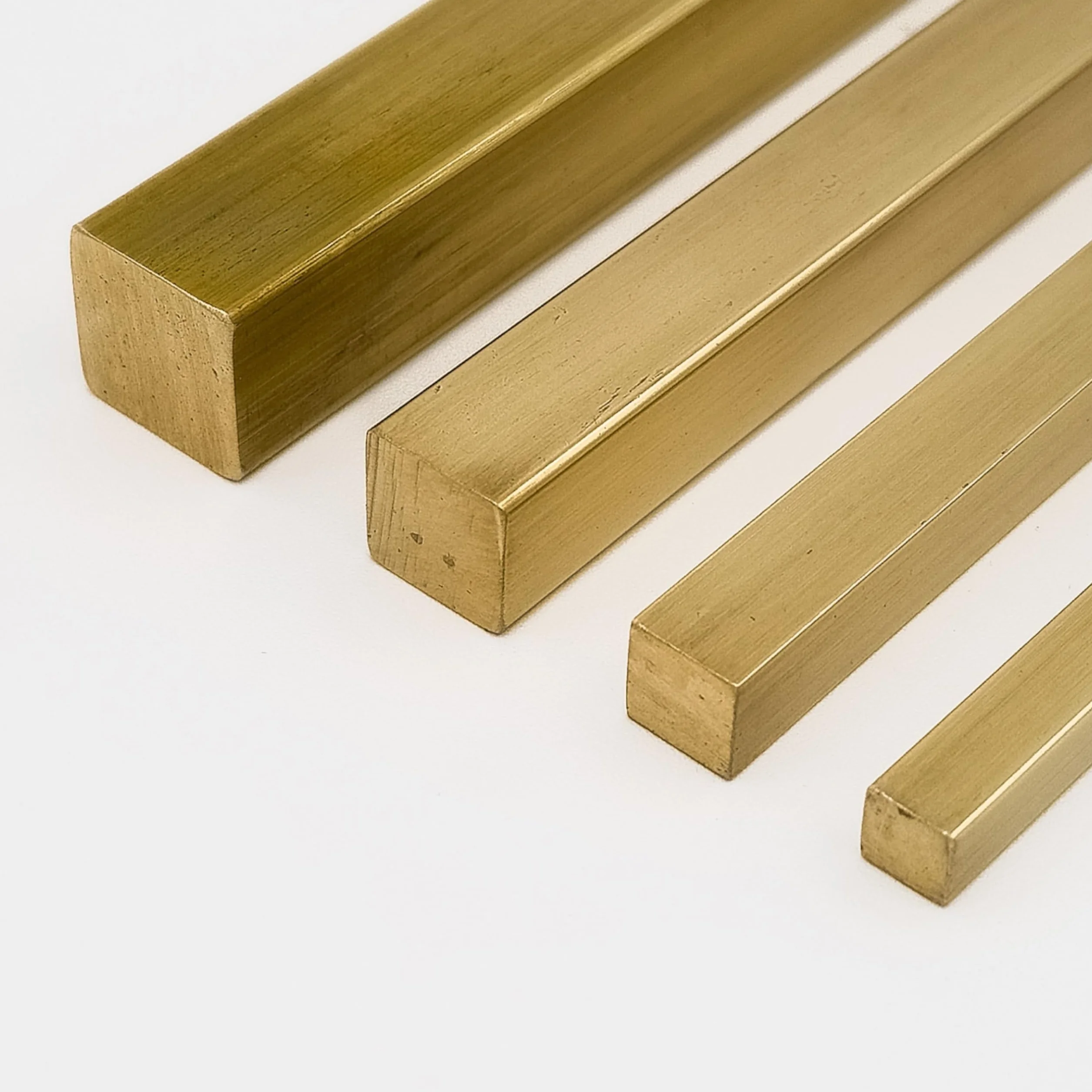 Asta in ottone Ms58, profilo quadrato, dimensioni dei bordi 5 – 30 mm, lunghezza 50 – 2000 mm, ottone CW614N, asta piena, 4 angoli (lunghezza: 100 mm = 10 cm, 25 x 25 mm)